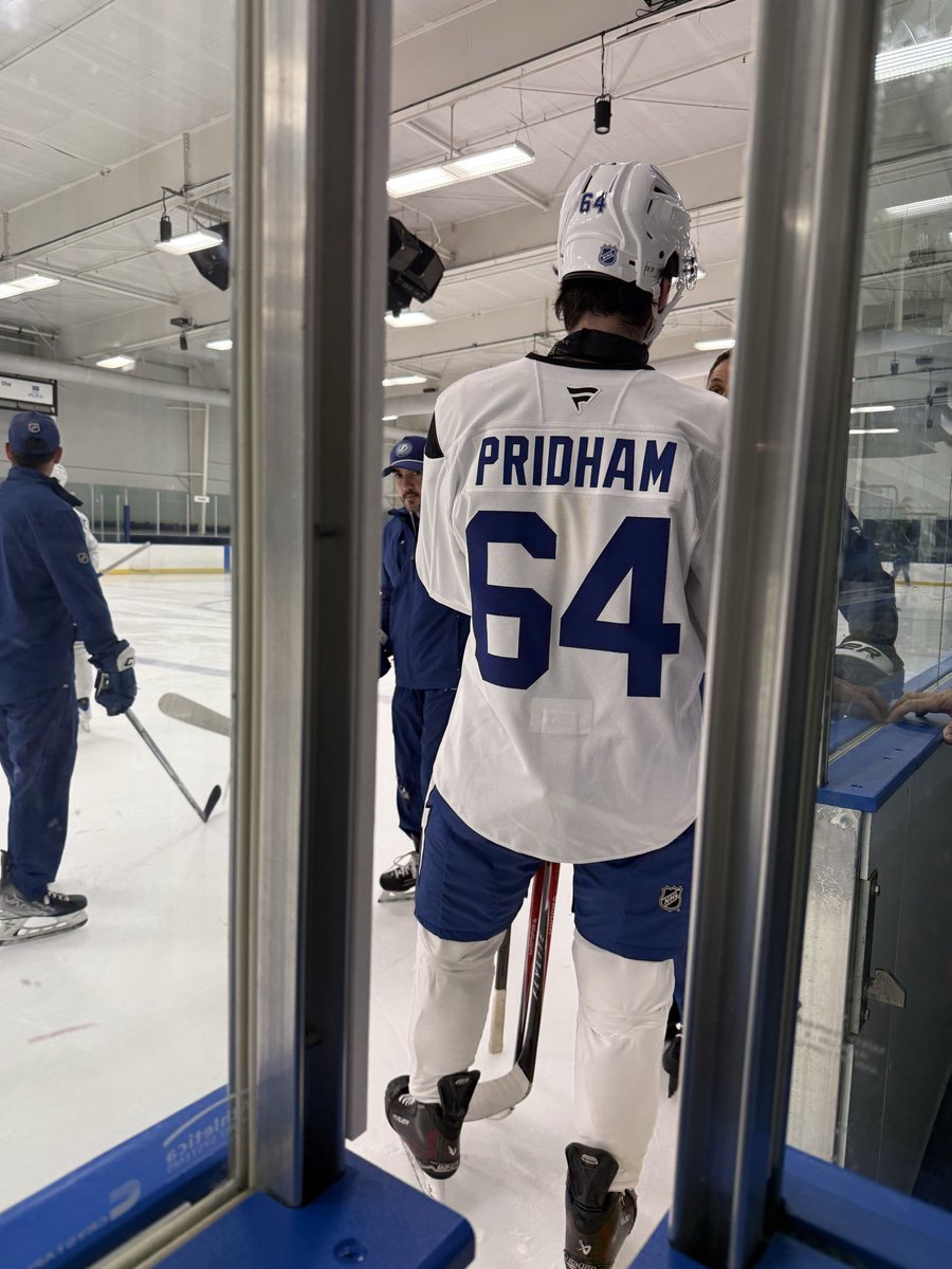 Diandra_loux's tweet photo. Hello from #GoBolts Development Camp 🏒 https://t.co/HZ6fLyCPs1