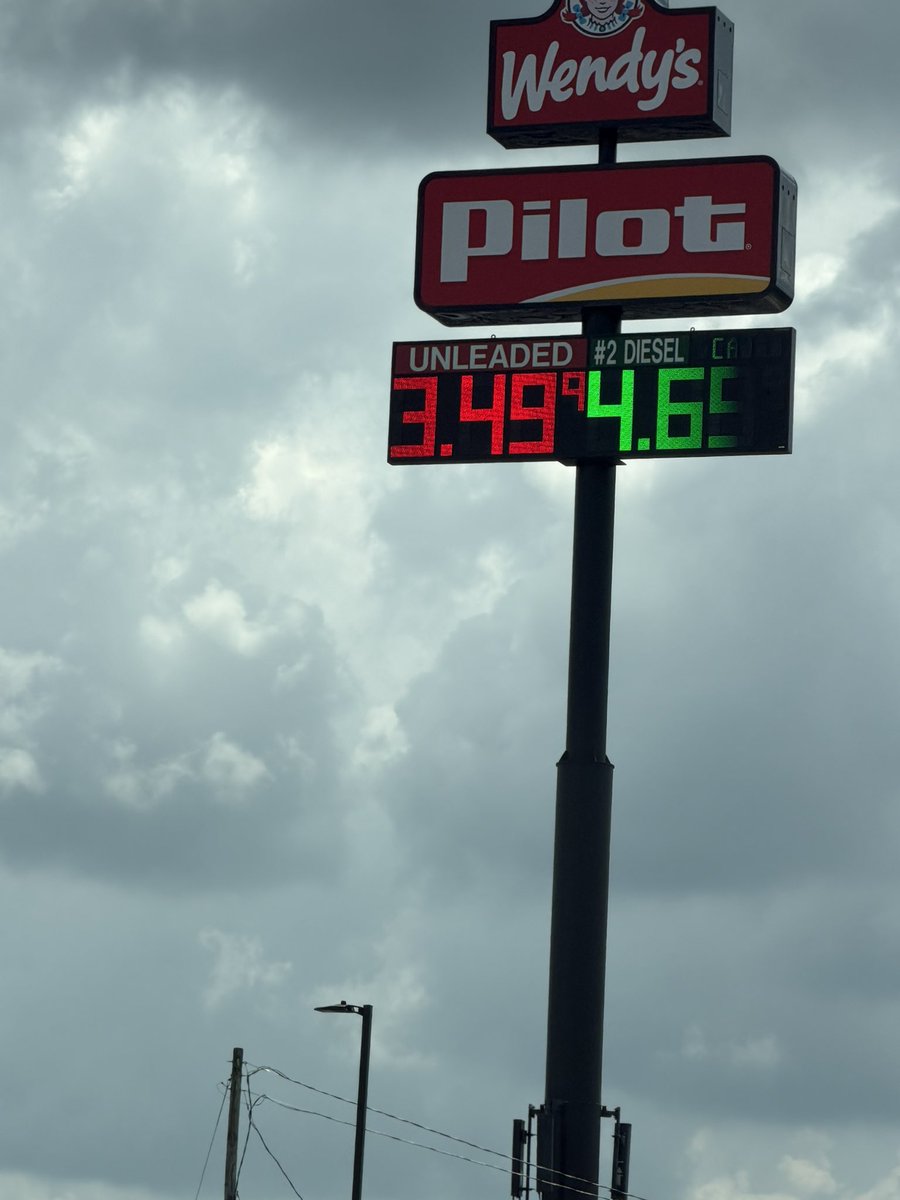 TravisLNorman's tweet photo. @realDonaldTrump regular unleaded was just $2.99 yesterday at this fueling location. 50 cent jump in one day! https://t.co/L13rQ25202