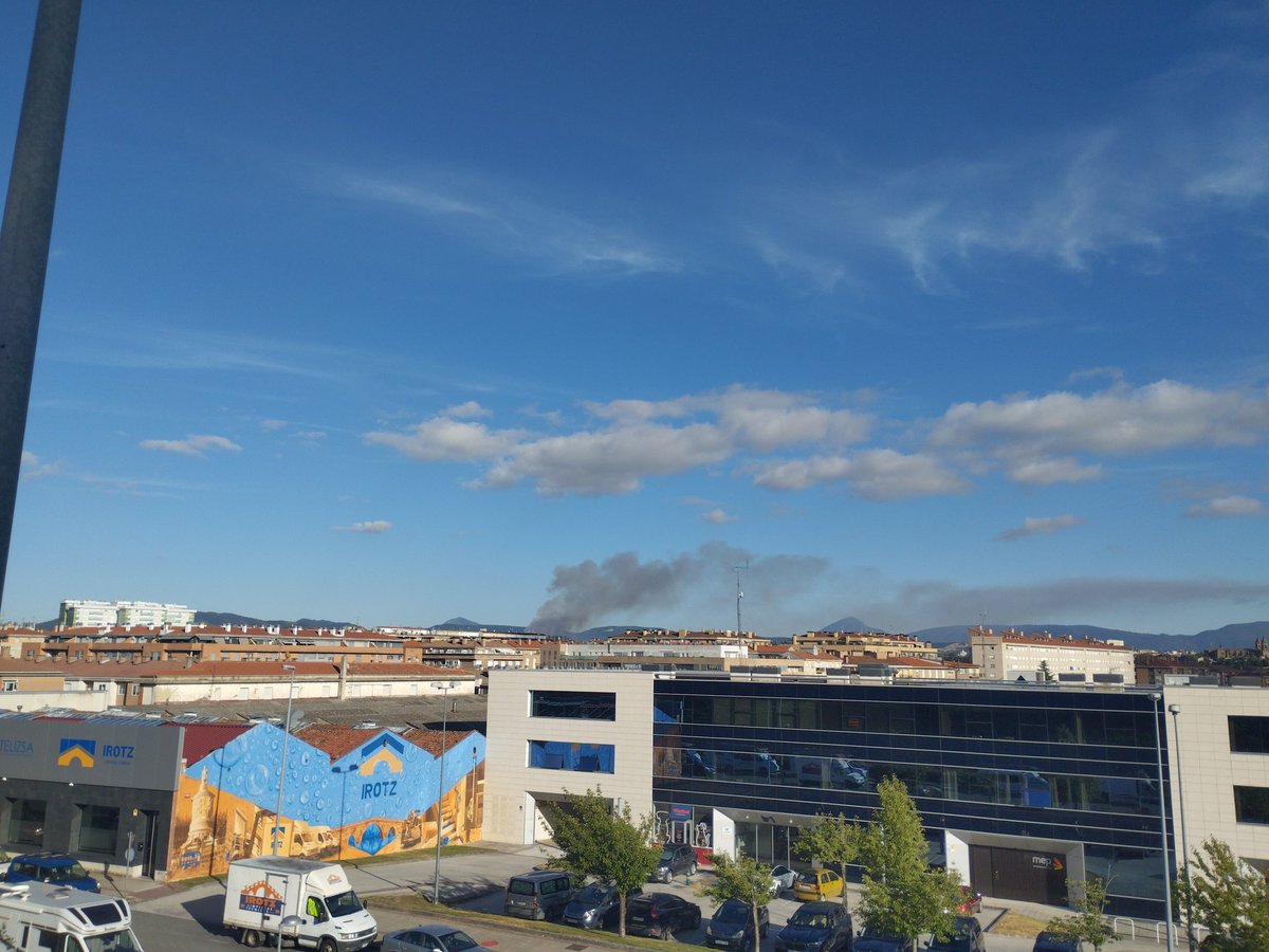 Raul__TIC's tweet photo. Incendio cerca de Pamplona, hacía el este. https://t.co/0rM1FpUXAC