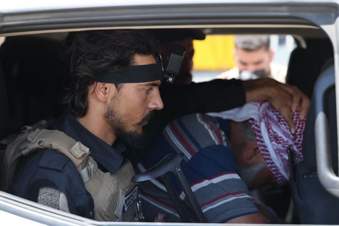 KAlkhtyb991's tweet photo. قوى #الأمن #الداخلي #بحلب تلقي القبض على المجرم ياسر بلال أبو محمود من فلول النظام البائد. وبعد رصد ومتابعة، اعترفت التحقيقات بتوليه حاجز الأشرفية 5 سنوات وارتكابه اعتقالات تعسفية. التحقيقات جارية لإحالته للقضاء. https://t.co/EvVYNMG5Ox