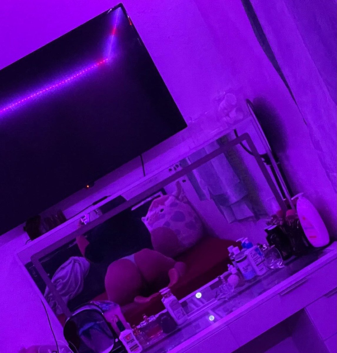 monnkittyy's tweet photo. I miss my vanity, i have to buy one again 😞

DMs are open, ill be making my menu soon (maybe)

#perv #latina #nsfw #nsfwtwt #nsfwtw https://t.co/LSb2vvEE6d