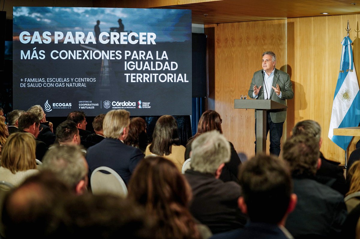 gobdecordoba's tweet photo. 🤝El gobernador @MartinLlaryora lanzó el programa #GasParaCrecer, con el objetivo de ampliar el acceso al gas natural para familias, escuelas, industrias, comercios y municipios de más de 70 localidades ubicadas en el noroeste y sur de la provincia.

✍️La propuesta se implementará a partir de un convenio entre el Gobierno de la provincia y @EcogasCordoba, y permitirá fortalecer la infraestructura gasífera a través de beneficios destinados a facilitar las conexiones domiciliarias y potenciar el desarrollo de las comunidades alcanzadas.

#HacerParaCrecer