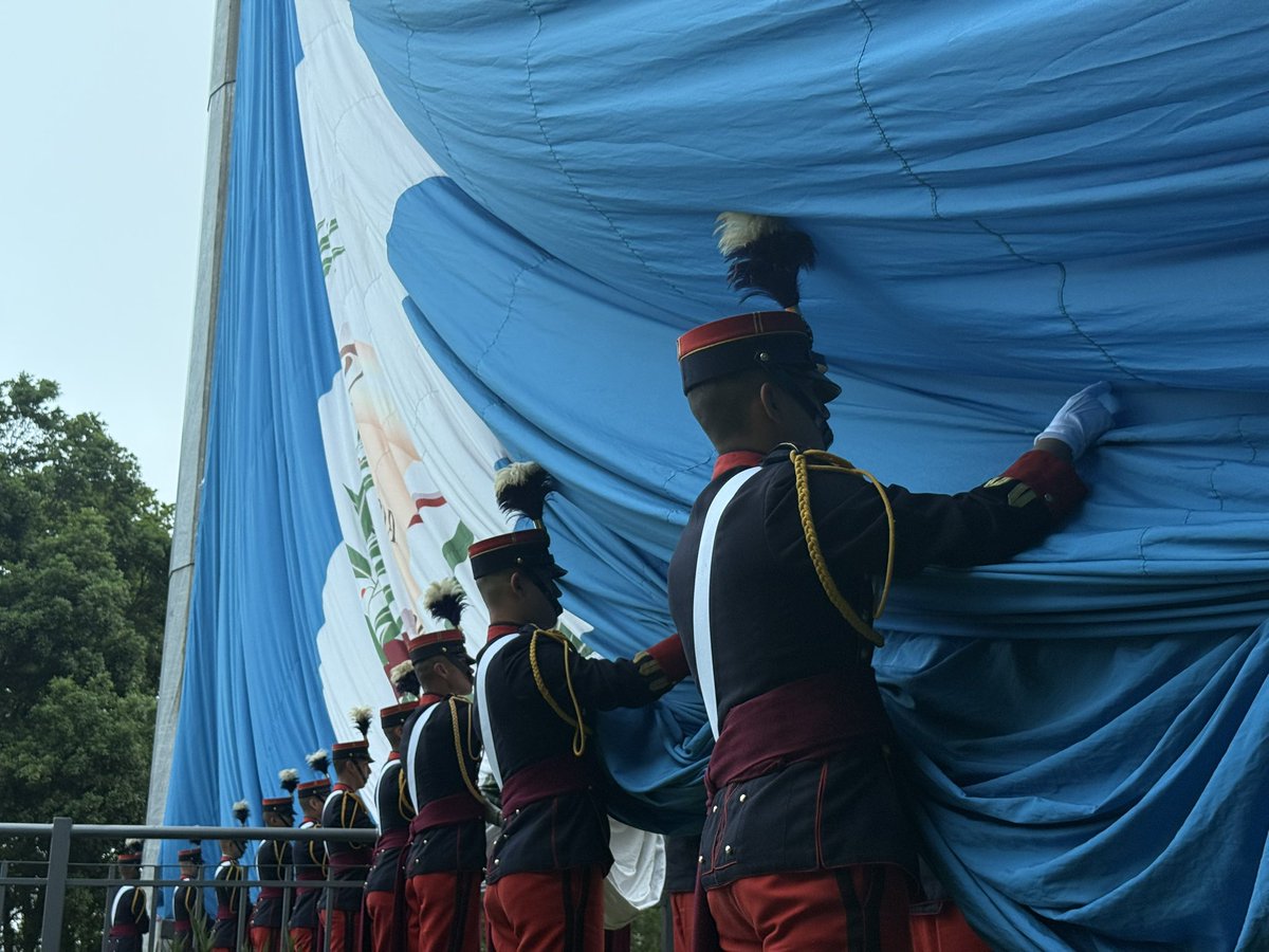 sealonzo's tweet photo. 155 años del @Ejercito_GT 🇬🇹🕊️, historia que impulsa y proyecta un legado para aumentar sus capacidades institucionales 🏛️ y dirigirse a la transformación digital 🌐con gobernanza, soberanía y ética como brújula.  

#EjércitoGT #Guatemala #IAMilitar https://t.co/oMatKFr5LP