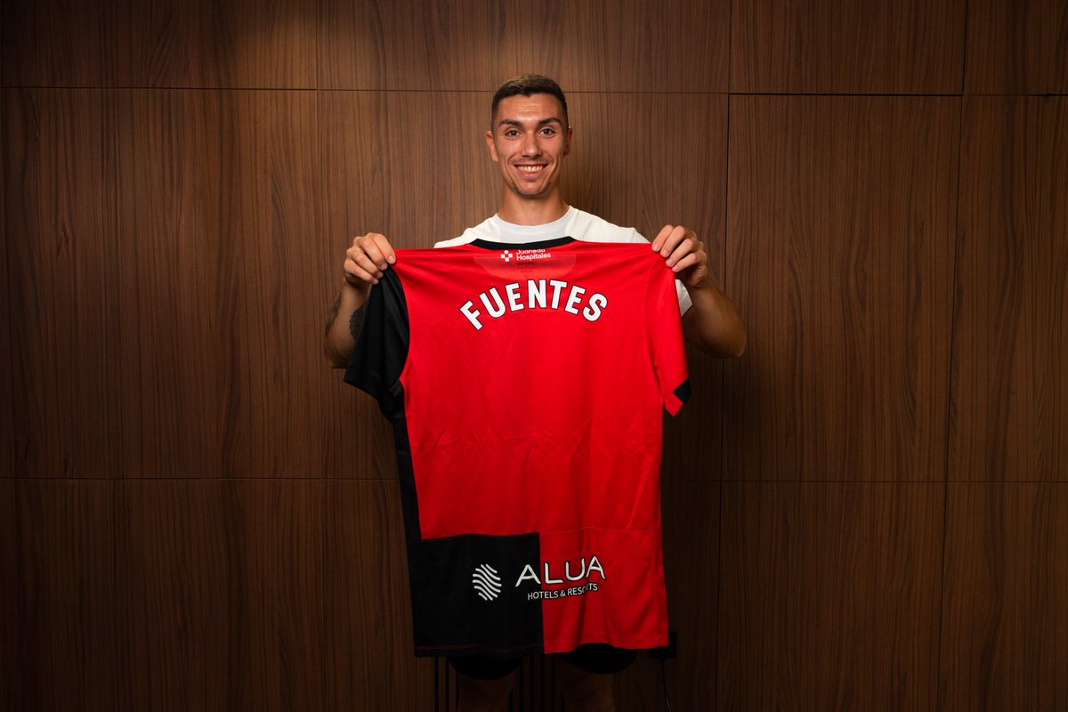 JUANMISB97's tweet photo. Adri Fuentes posa con la camiseta del Mallorca. Firma hasta 2030. El primero... https://t.co/sZpNYTh2kk