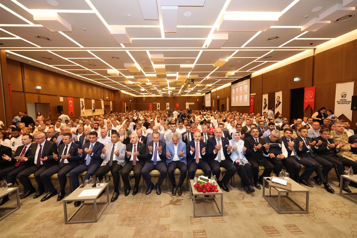 TCDefneKaymakam's tweet photo. 📍 Muhtarlar Akademisi Eğitim Programı Kapanış Töreni

İçişleri Bakanlığımız himayelerinde, Hatay Valiliği ile Hatay Büyükşehir Belediyesi iş birliğinde; muhtarlarımızın kurumsal kapasitelerini, iletişim becerilerini ve mevzuat bilgilerini güçlendirmek amacıyla düzenlenen. https://t.co/Ep43o7xhxi