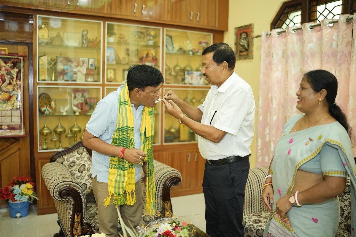 m360arccy's tweet photo. On the auspicious occasion of Honorable Cabinet Minister Sri. Aswini Ray Sarkar’s Birthday, we extend our warmest greetings and heartfelt wishes 💐
.
.
.
#viralpost #aswiniraysarkar
#explore #happybirthday #fyp https://t.co/JAyLdA3Jdr