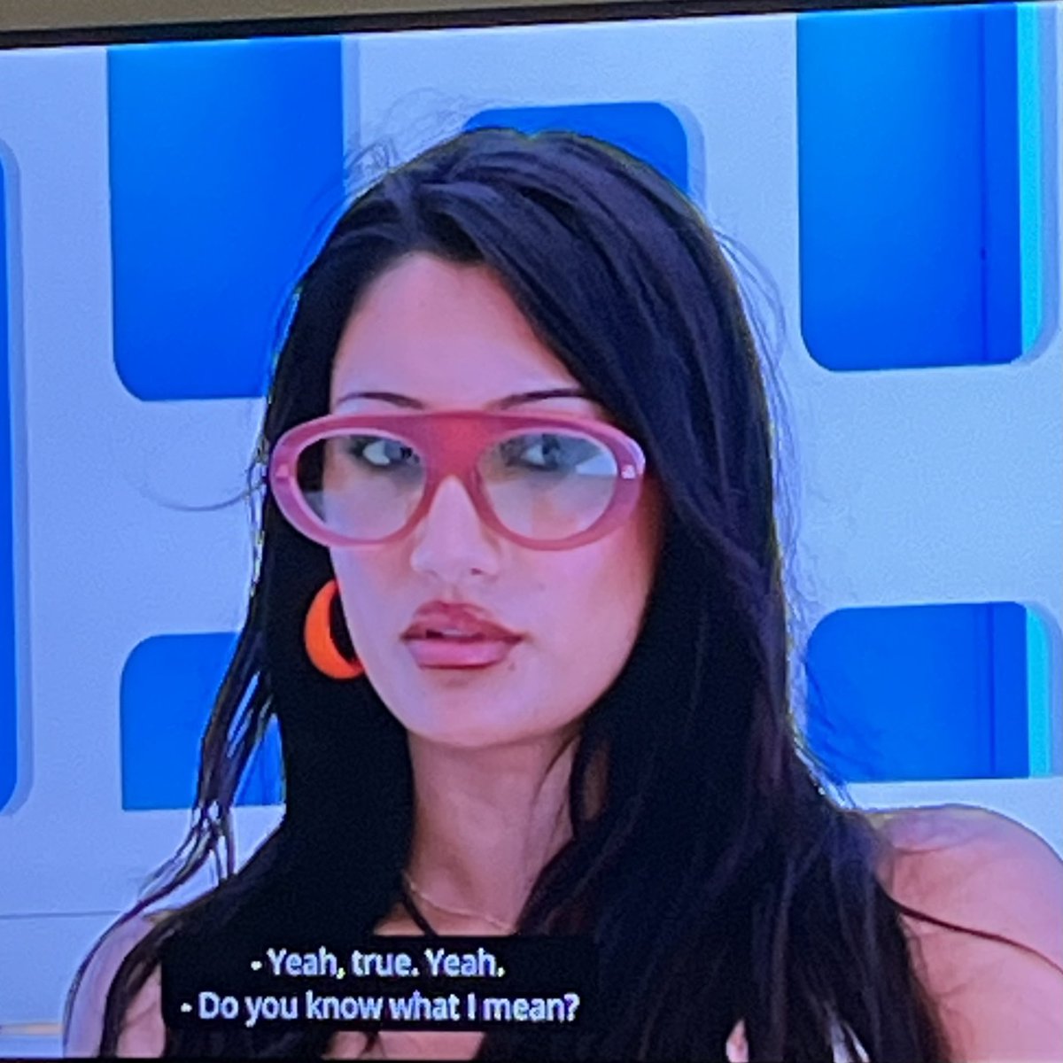 ThoughtsByGwen's tweet photo. What are these glasses? Reminds me of Wall-E. #loveisland #loveislanduk https://t.co/eBbnA7mred