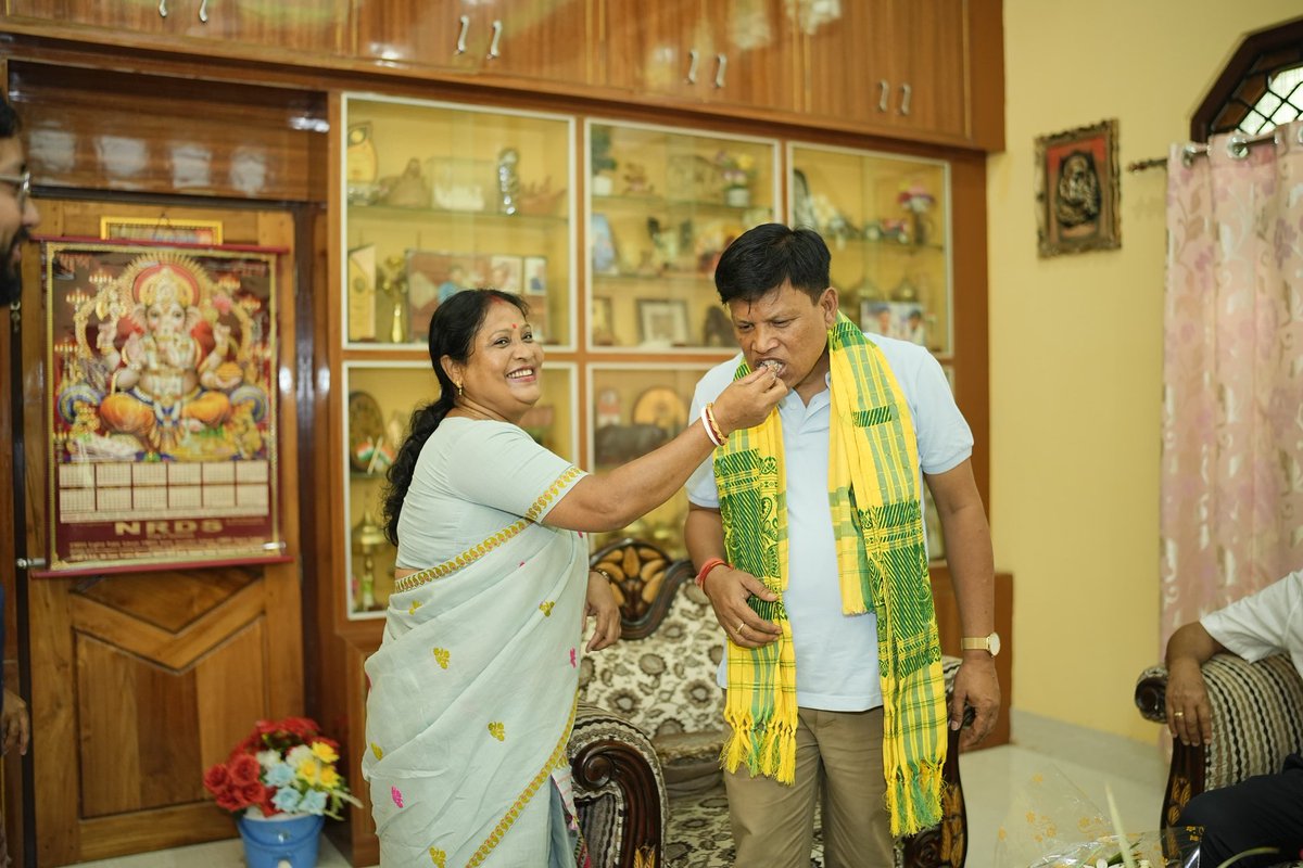 m360arccy's tweet photo. On the auspicious occasion of Honorable Cabinet Minister Sri. Aswini Ray Sarkar’s Birthday, we extend our warmest greetings and heartfelt wishes 💐
.
.
.
#viralpost #aswiniraysarkar
#explore #happybirthday #fyp https://t.co/JAyLdA3Jdr