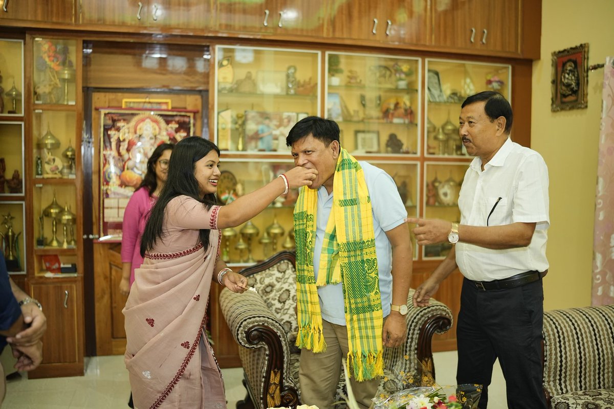 m360arccy's tweet photo. On the auspicious occasion of Honorable Cabinet Minister Sri. Aswini Ray Sarkar’s Birthday, we extend our warmest greetings and heartfelt wishes 💐
.
.
.
#viralpost #aswiniraysarkar
#explore #happybirthday #fyp https://t.co/JAyLdA3Jdr