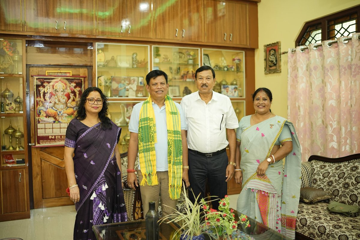 m360arccy's tweet photo. On the auspicious occasion of Honorable Cabinet Minister Sri. Aswini Ray Sarkar’s Birthday, we extend our warmest greetings and heartfelt wishes 💐
.
.
.
#viralpost #aswiniraysarkar
#explore #happybirthday #fyp https://t.co/JAyLdA3Jdr