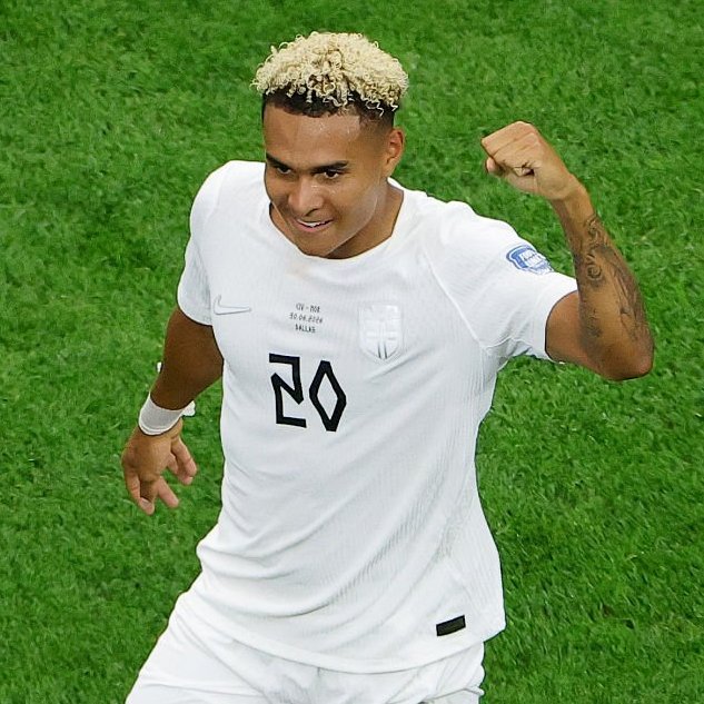 centregoals's tweet photo. 🚨🚨| 𝐑𝐄𝐂𝐎𝐑𝐃: Antonio Nusa scores Norway's 𝐅𝐈𝐑𝐒𝐓 𝐖𝐎𝐑𝐋𝐃 𝐂𝐔𝐏 𝐊𝐍𝐎𝐂𝐊𝐎𝐔𝐓 𝐆𝐎𝐀𝐋 in 88 years! 🇳🇴🌟

The 21-year-old makes history for Norway at the World Cup. https://t.co/9KQ5vO0MKa