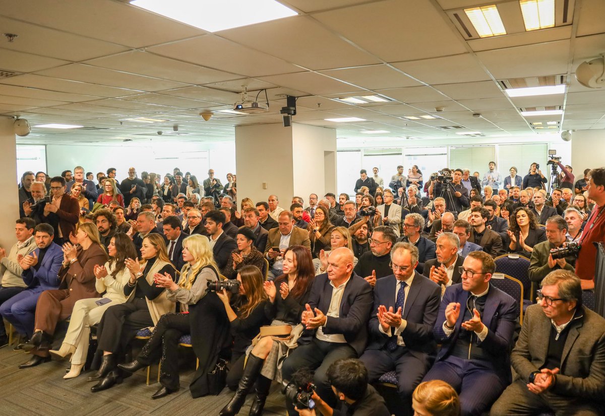 QuintelaRicardo's tweet photo. La Rioja tiene una gran oportunidad de crecer a partir del desarrollo minero, pero ese camino debe construirse con planificación, responsabilidad y una visión de largo plazo.

Por eso presentamos en el @CFI_Argentina el Plan Quinquenal para el Desarrollo Minero 2026–2030, una herramienta que brinda previsibilidad, seguridad jurídica y promueve las condiciones para atraer inversiones que generen empleo y desarrollo para los riojanos y las riojanas.

Gracias a @ignalam por el espacio y a todos los empresarios, profesionales e inversores que acompañan este desafío y confían en el potencial de nuestra provincia.