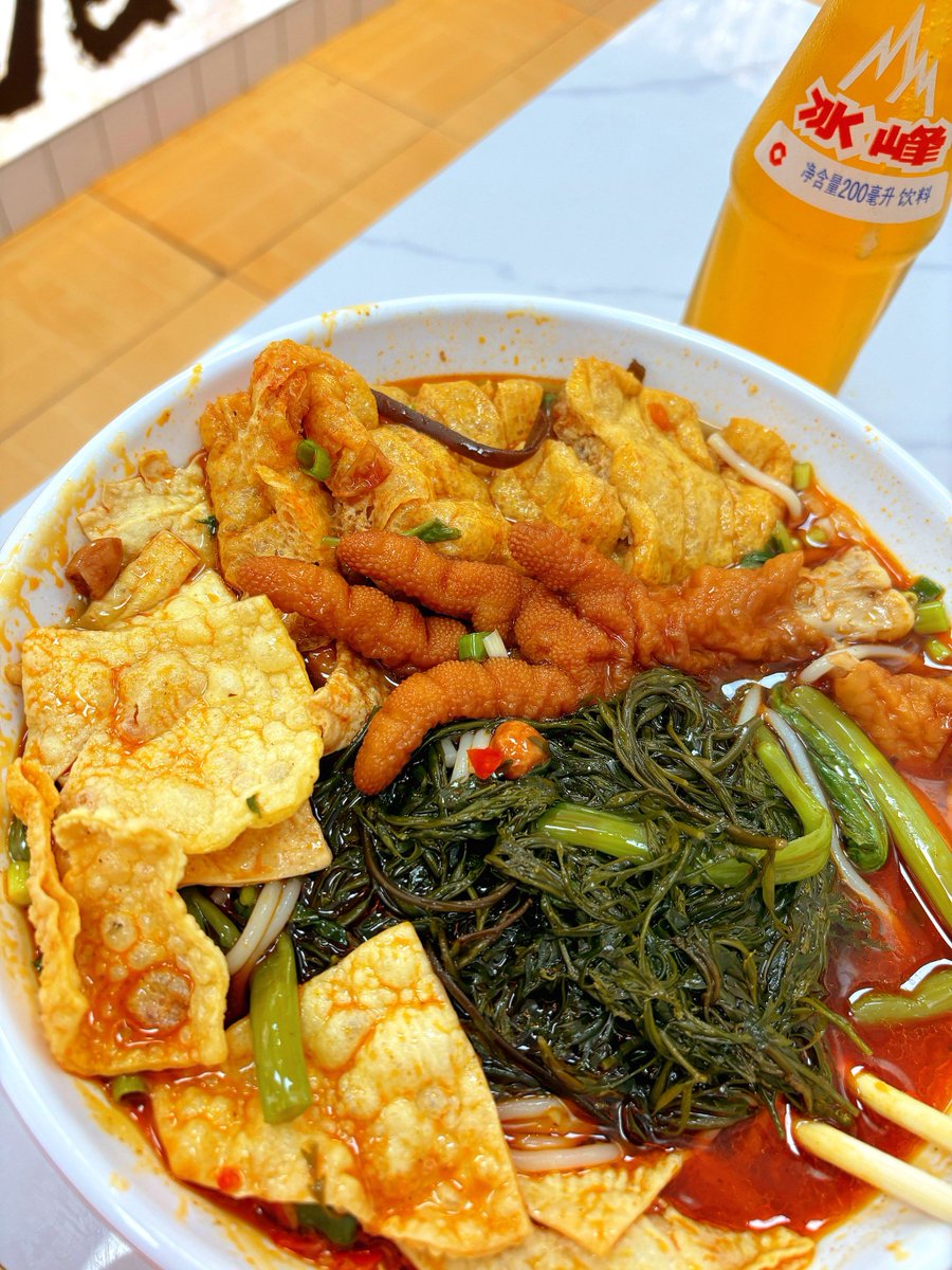 theTimRodriguez's tweet photo. 挖到藏在巷子里的超绝手工螺蛳粉！酸笋臭得醇厚、粉糯筋道，加的炸蛋吸满汤头一口封神，人均12吃到撑，来逛老巷千万别错过～ https://t.co/66iYTRmpp7