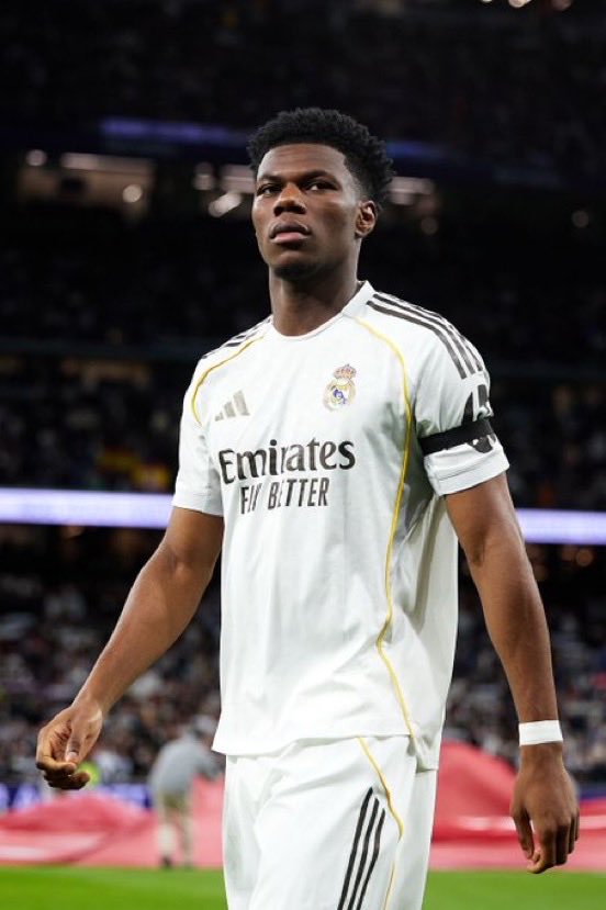 UnitedUpdates24's tweet photo. 🚨 Manchester United will now switch their attention to other midfield targets. United are interested in several midfielders, including, Aurélien Tchouaméni, Carlos Baleba and Alex Scott.

[@TelegraphDucker] https://t.co/LD1K5zwRxR