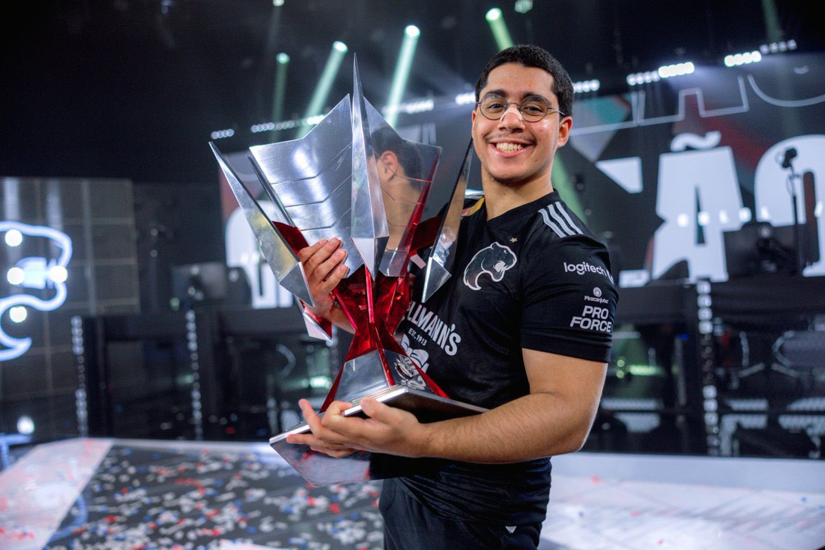 SheepEsportsBR's tweet photo. 🇧🇷 FURIA Tatu falou sobre como foi estar no facility da T1 em bootcamp antes do MSI 2026.

"Ficar no office da T1 é realmente ótimo. Eles têm uma estrutura incrível lá. 

É super legal, mas, pra mim, a melhor parte é jantar com o Faker e pegar o elevador com o Keria e o Oner. 

Isso é meio louco pra mim, e toda vez que isso acontece, eu fico tipo: “Nossa, eles estão aqui!”