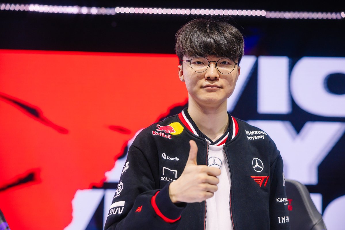 SheepEsportsBR's tweet photo. 🇧🇷 FURIA Tatu falou sobre como foi estar no facility da T1 em bootcamp antes do MSI 2026.

"Ficar no office da T1 é realmente ótimo. Eles têm uma estrutura incrível lá. 

É super legal, mas, pra mim, a melhor parte é jantar com o Faker e pegar o elevador com o Keria e o Oner. 

Isso é meio louco pra mim, e toda vez que isso acontece, eu fico tipo: “Nossa, eles estão aqui!”