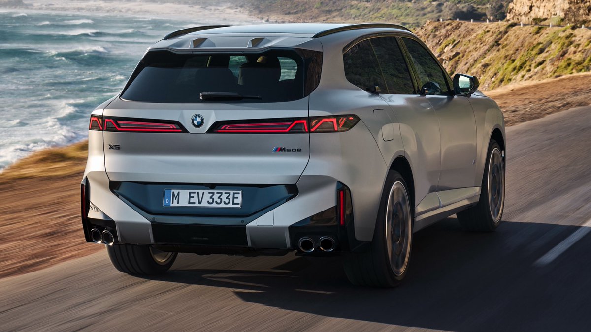 auto_moto_pl's tweet photo. ❗️ News ❗️News❗️

Tak czy nie? 👇

🇩🇪 Nowe BMW X5 

▪️Nowe BMW iX5 – pierwsze w pełni elektryczne BMW X5 – debiutuje z szóstą generacją technologii BMW eDrive. ▪️Oznacza to większy zasięg, sięgający nawet 845 kilometrów w modelu BMW iX5 60 xDrive, szybsze ładowanie, architekturę 800 V oraz praktyczną funkcję ładowania dwukierunkowego. 
▪️Jest to możliwe dzięki nowym cylindrycznym ogniwom o wysokości 120 milimetrów, zastosowanym w akumulatorze wysokonapięciowym po raz pierwszy właśnie w nowym BMW iX5