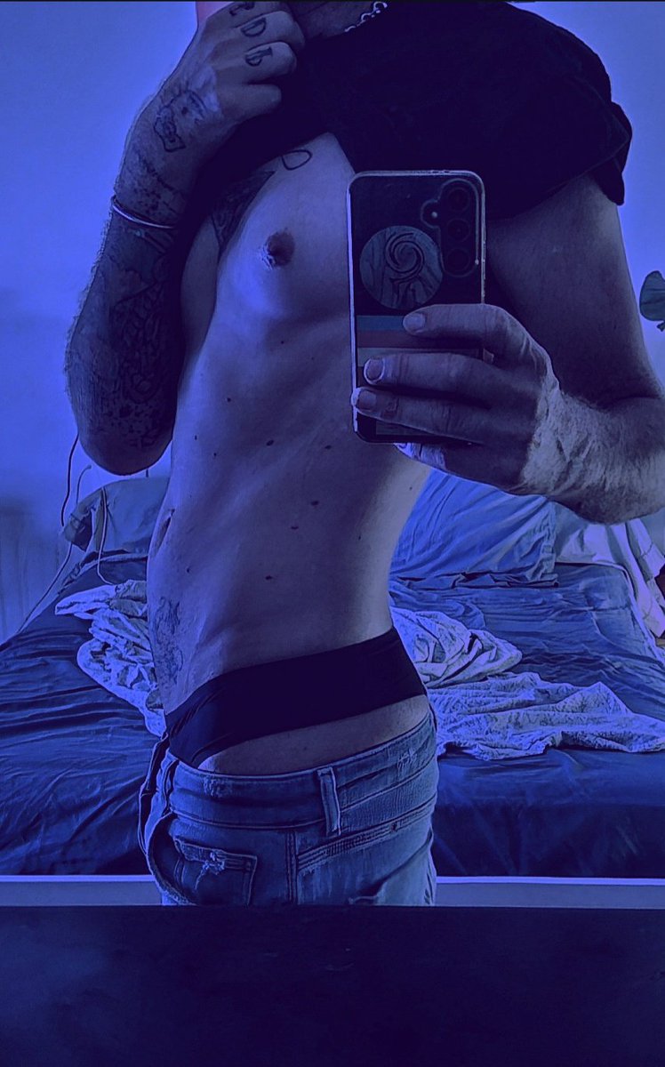 SissiGierak's tweet photo. Cette chaleur va finir par avoir ma peau 🥵... alors que j'aimerais qu'on me prenne le cul 🙄
#femmetrans #femtrans #trans #mtf #passif #bottom #btm https://t.co/qEpw6OBcc0