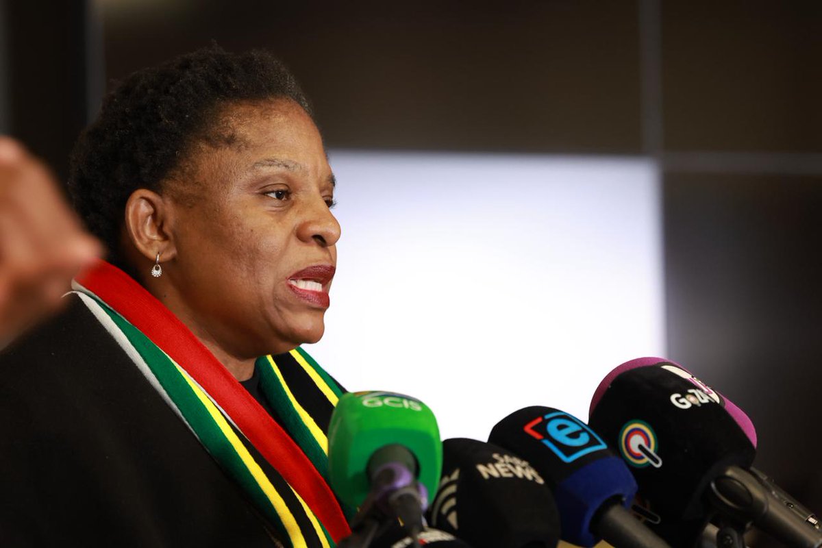 GovernmentZA's tweet photo. 📰 Statement of Government following peaceful protests against irregular migration in South Africa 

Government wishes to express its appreciation to all South Africans who exercised their constitutional right to protest peacefully and responsibly during today's migration-related demonstrations.

We commend citizens, community leaders, organisers, civil society formations, religious leaders and law enforcement agencies for their commitment to peace, restraint and respect for the rule of law throughout the country. 

#GovZAUpdates #ManagingMigration
🔗 https://t.co/kHHTlaj2j3