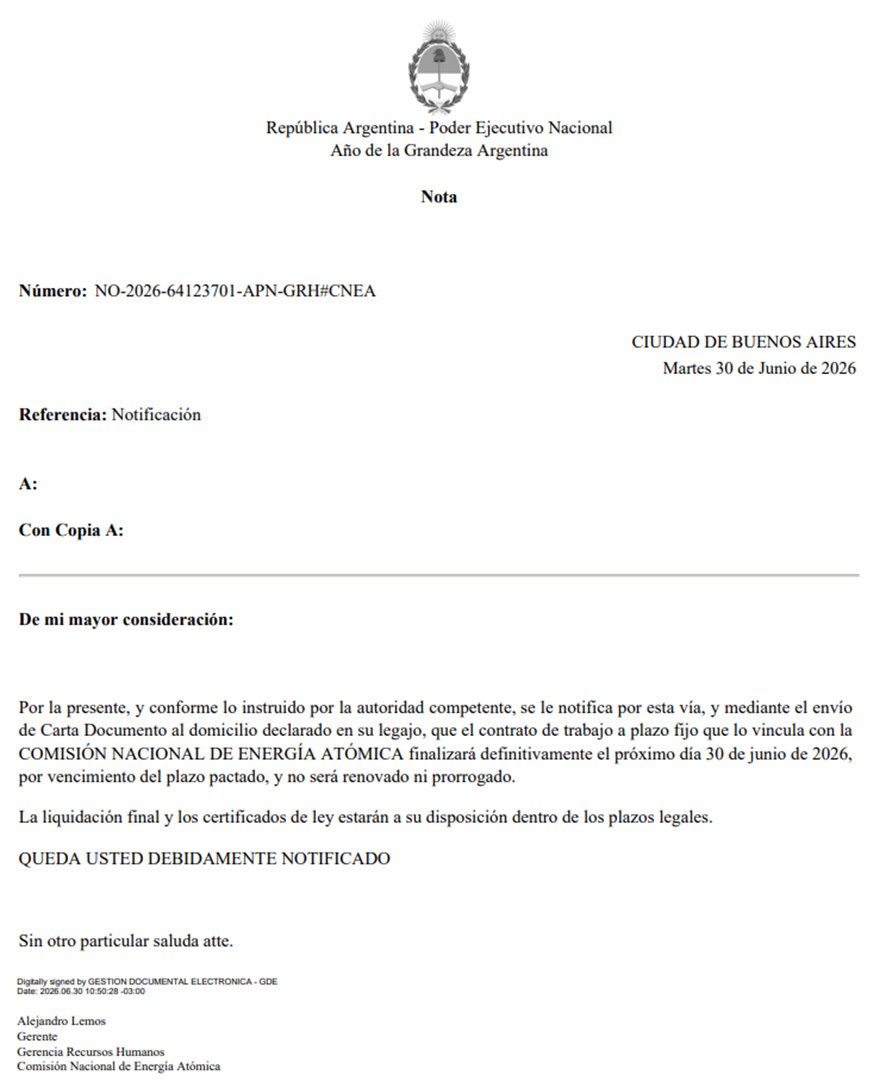 hernanletcher's tweet photo. 60 NUEVOS DESPIDOS EN LA COMISIÓN NACIONAL DE ENERGÍA ATÓMICA (CNEA)

NUEVO CAPÍTULO EN EL DESMANTELAMIENTO DEL SISTEMA NUCLEAR ARGENTINO

La CNEA atraviesa un fuerte proceso de ajuste. En mayo de 2026, su presupuesto registra una caída real del 32,9% respecto de 2023.

Además, según el último informe del Grupo EPC (https://t.co/vRysbRQsa7):

🔸La inversión en bienes de capital se desploma 53,4% desde 2023. 
🔸Los salarios reales acumulan una pérdida del 32,1% desde nov/23.
🔸El empleo en la CNEA (sin contar los recientes 60 despidos) se redujo en 494 puestos (-12,1%). 
🔸La masa salarial cayó 42,5% respecto de 2023. 

Los 60 nuevos despidos profundizan un proceso de desfinanciamiento que compromete las capacidades científicas, tecnológicas y estratégicas de uno de los sectores más estratégicos del país.