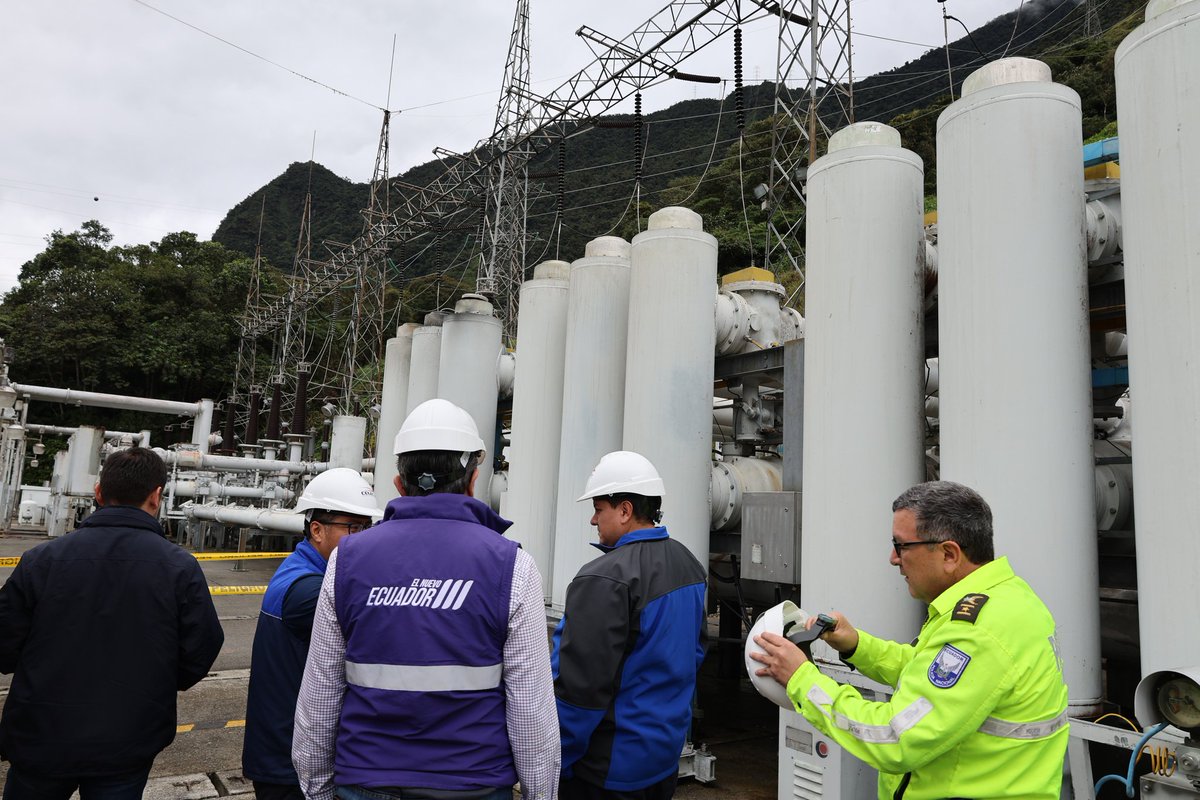 goberazuay's tweet photo. El resguardo de la infraestructura eléctrica y la estabilidad del Sistema Nacional Interconectado.

✅Tras la respuesta oportuna y trabajo coordinado, se confirmó la normalización total del servicio eléctrico garantizando el suministro a sectores que dependen de esta subestación. https://t.co/NJZyzMfISf