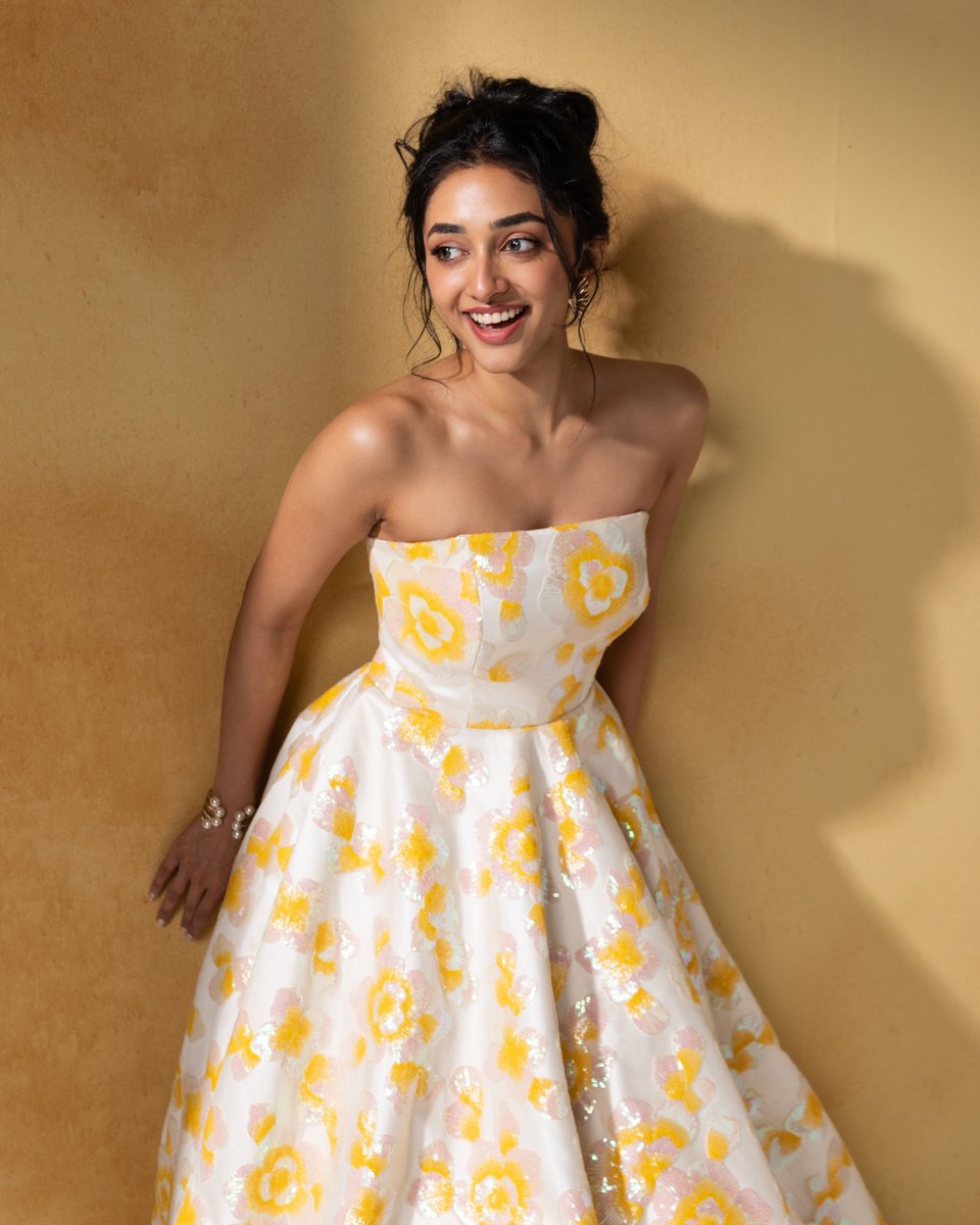Preity_Mukundha's tweet photo. 💛🌼 https://t.co/rLpgZT9npo