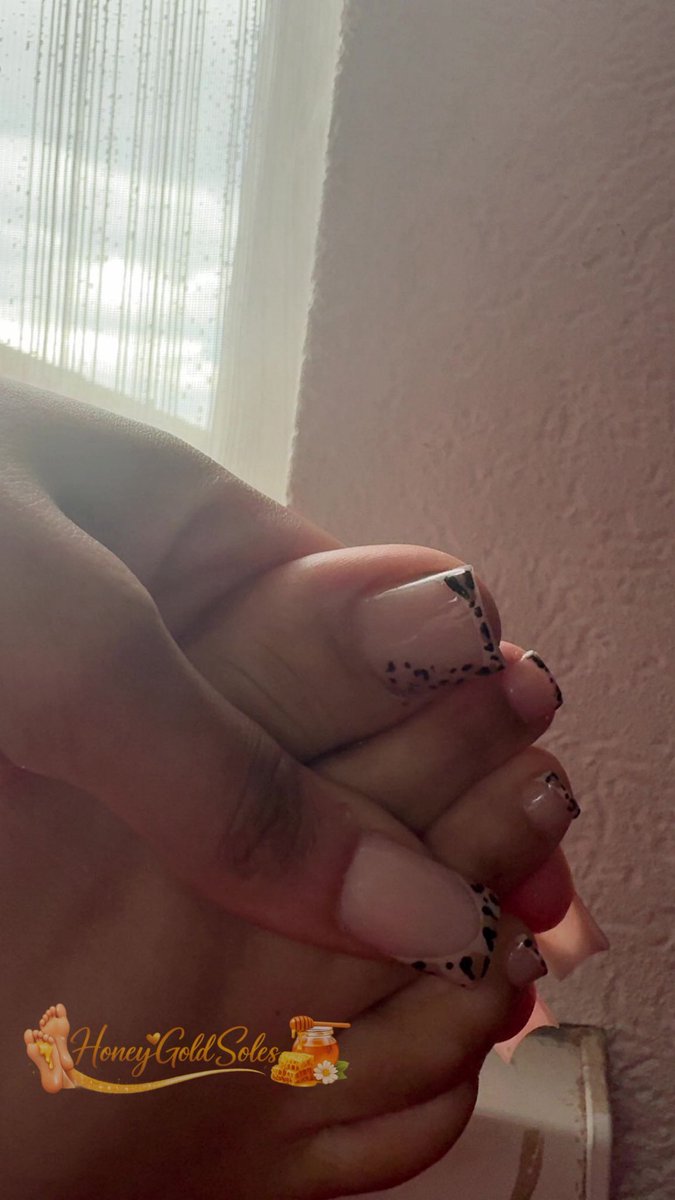 HoneyGoldSoles's tweet photo. HoneyGoldSoles has officially arrived 🍯👣🐆 
Fresh content. Fresh pedi. Custom requests open💛
Which photo is your favourite, 1 or 2? 👀 https://t.co/ahrci7cBp3