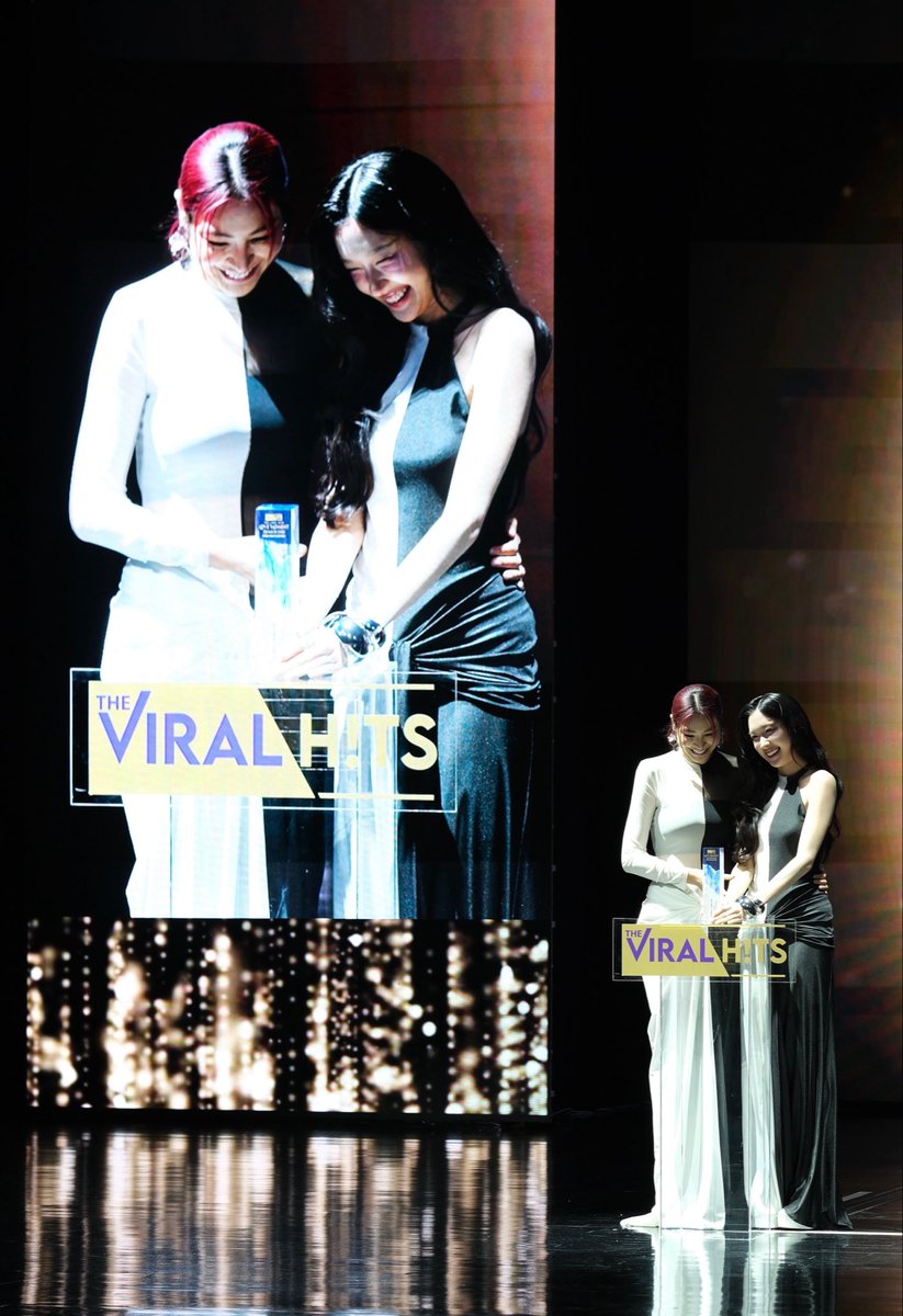 malisorn00's tweet photo. รางวัลนี้เป็นของพวกเราทุกคนเลยนะ 🏆🌻💛

Fayemily เก่งมาก เก่งที่สุดเลย ขอบคุณที่มอบความรัก กำลังใจ และคอยสนับสนุนกันเสมอมาในทุกช่วงเวลา

เพราะมีทุกคนอยู่ข้างๆ ความฝันของพวกเราถึงได้เดินมาถึงวันนี้ รางวัลนี้จึงไม่ใช่ของฝ้ายคนเดียว แต่เป็นของพวกเราทุกคนจริงๆ

รักที่สุดเลยนะ ขอบคุณจากหัวใจเสมอ 💛🤏🏻

FAYEATOM AT TVHLM AWARDS

#FayePeraya 
#TVHLMA2026xFayeAtom
