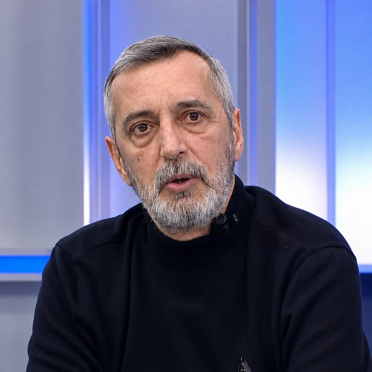 HaberKupur's tweet photo. Abdulkerim Durmaz: “Gençlere tavsiyemdir. Hiç eğitimle falan uğraşmayın, direkt futbolcu olmaya çalışın.

Çünkü hiçbir meslekte, başarısız iken bu kadar çok para kazanamazsınız.” https://t.co/pIKZXdWmZw