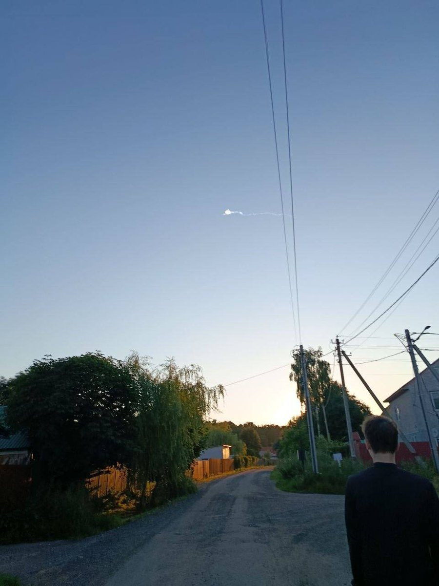 Maks_NAFO_FELLA's tweet photo. 👀 In the Moscow region, air defense is operating against the backdrop of missile danger. https://t.co/sxO3vptLG8