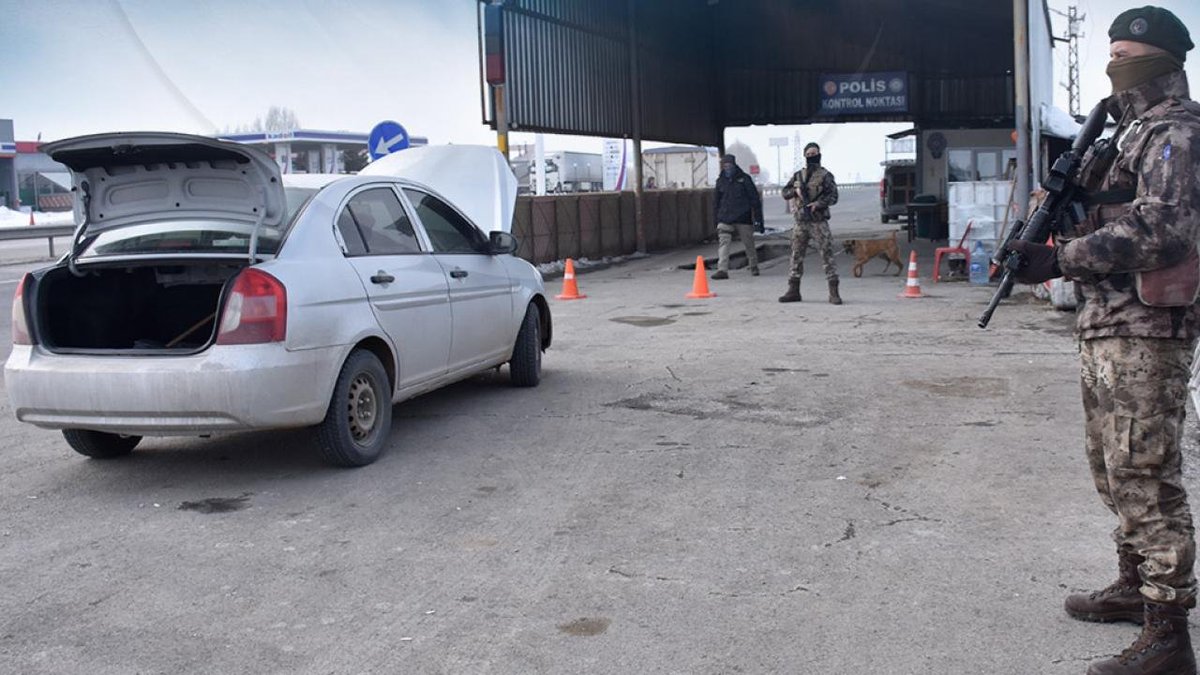 daktilock's tweet photo. İçişleri Bakanı Mustafa Çiftçi, "Terörsüz Türkiye" hedefi kapsamında 2 bin 763 kontrol ve arama noktasının kaldırıldığını açıkladı. https://t.co/25fDJRQsHM