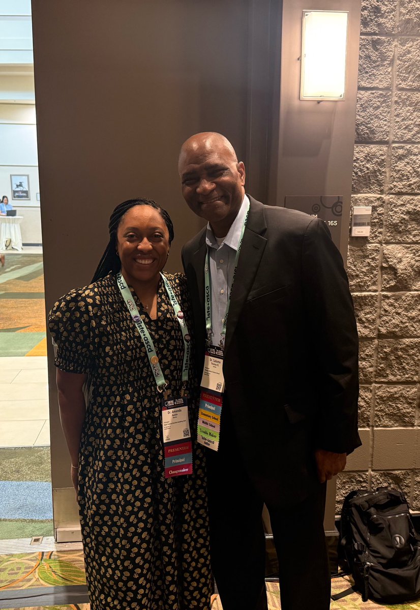 dr_amandaaustin's tweet photo. Yesterday, I had the opportunity to learn from two educational giants I’m proud to call mentors, Principal Kafele and Principal El. Their message was a powerful reminder that the best leaders always put students first and lead with both heart and purpose! https://t.co/FhUGOYqwtb