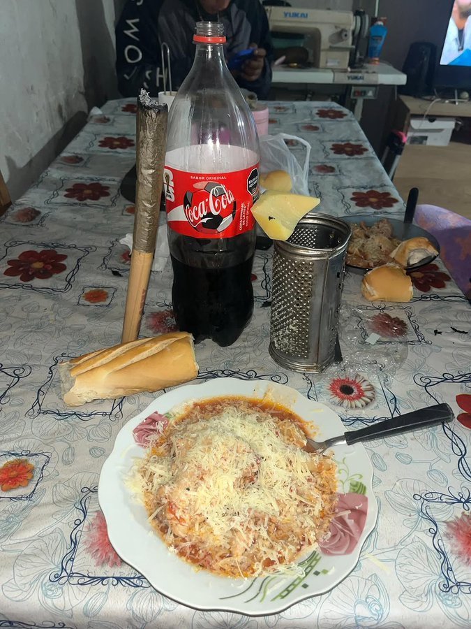SPACECANNABIS's tweet photo. Eu pedi um almoço e ganhei um banquete https://t.co/4oe97DHHew