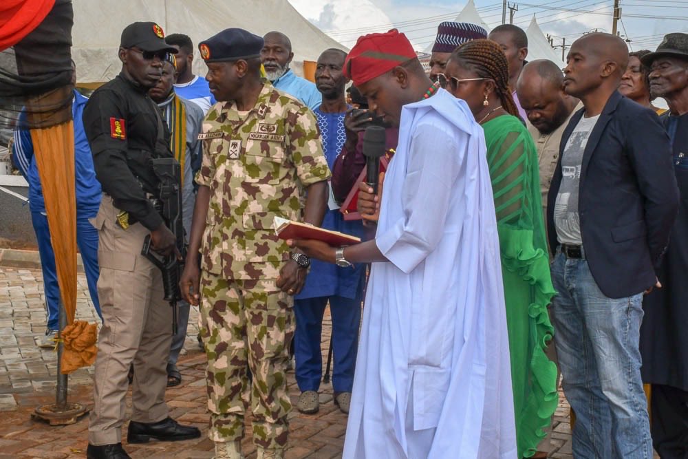 phdlimited_'s tweet photo. The ceremony was attended by the Honourable Commissioner for Lands, Survey and Urban Planning, Barrister Peter Nyam Gai, who represented the Executive Governor of Plateau State, His Excellency, Barrister Caleb Mutfwang. https://t.co/Wm3q2Kse1z