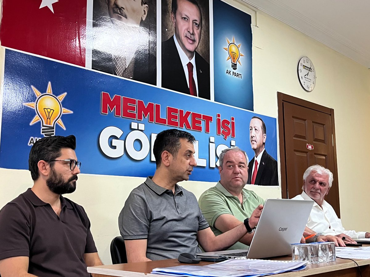 pbbfatihakin's tweet photo. Daraltılmış İlçe Danışma Meclisi Toplantımızı; İlçe Koordinatörümüz Hüseyin Çolak, İlçe Başkanımız Burak Çelik ve kıymetli teşkilat mensuplarımızın katılımıyla teşkilat binamızda gerçekleştirdik.

Toplantımızda göreve geldiğimiz günden bu yana ilçemizde hayata geçirilen çalışmaları, devam eden projeleri ve önümüzdeki süreçte gerçekleştirmeyi planladığımız yatırımları kapsamlı şekilde değerlendirdik. Teşkilatımızın görüş ve önerilerini dinleyerek istişare kültürünü ön planda tuttuk.

Birlik ve beraberlik içerisinde, ortak akıl ve güçlü teşkilat anlayışıyla ilçemize hizmet etmeye, eser ve hizmet siyasetimizi kararlılıkla sürdürmeye devam edeceğiz. 🇹🇷