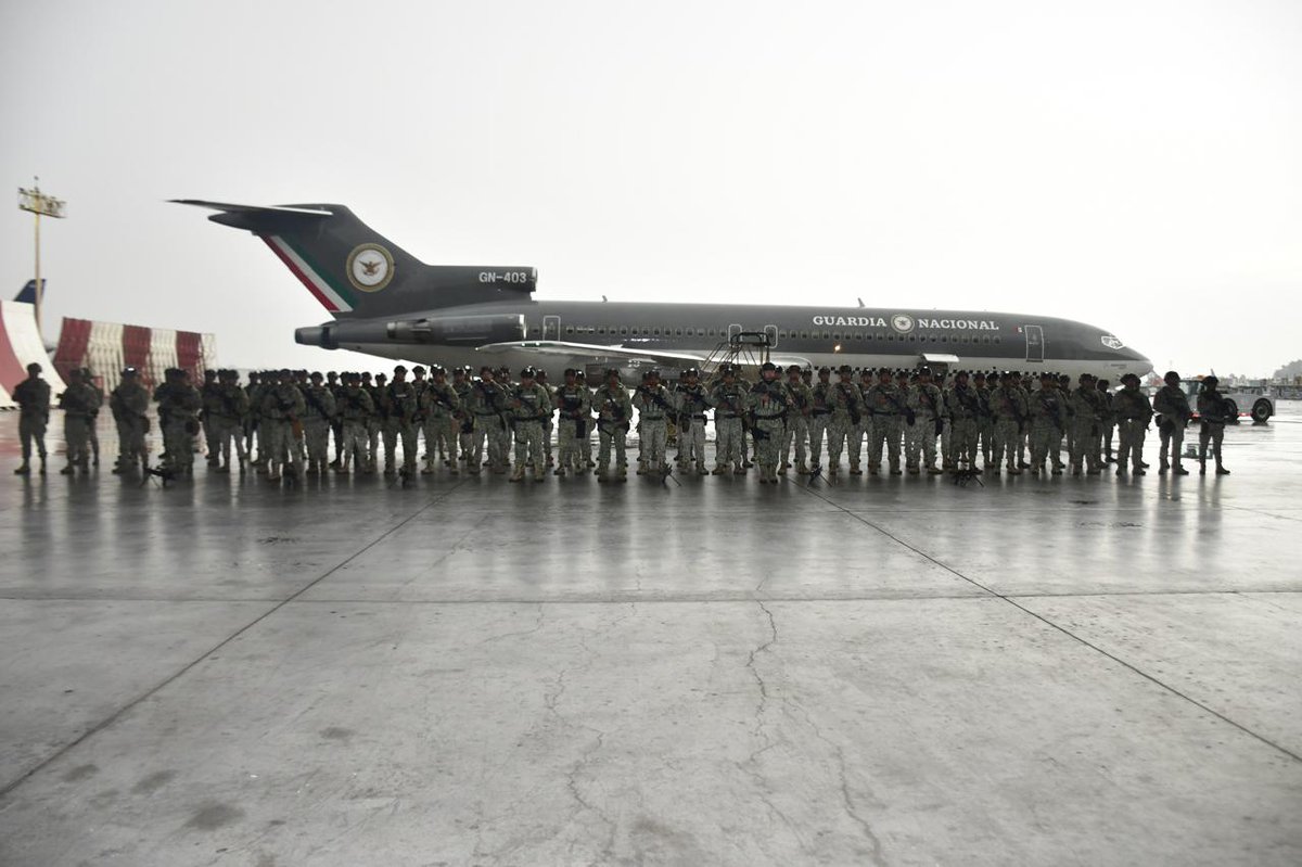 lopezdoriga's tweet photo. Mil efectivos del Ejército Mexicano viajaron a Sinaloa para reforzar la Estrategia Nacional de Seguridad Pública.

Más en https://t.co/BjdELZkpfR https://t.co/2m0myf0fxE