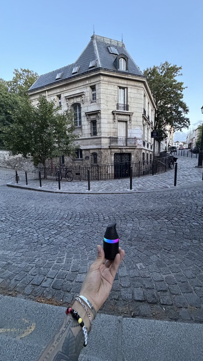 ErickKhan_'s tweet photo. dabs at my childhood home https://t.co/karEPzp8oK