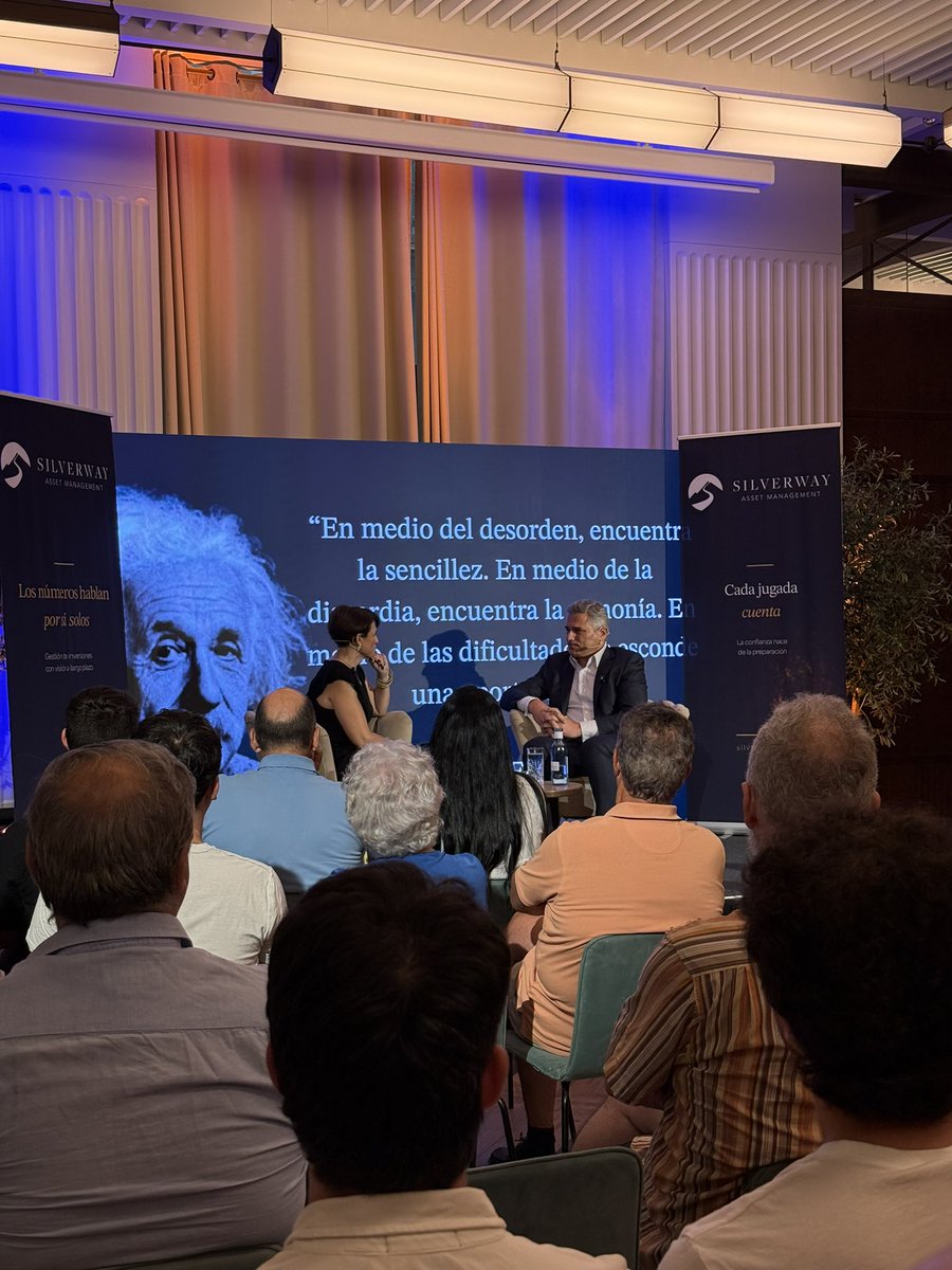 qualityandalpha's tweet photo. Estamos en #valencia escuchando atentamente a @PedroEsAr en la presentación de @SilverwayAM de la mano de @lasprovincias y @Rankia #wallstreet #finanzas #Inversión https://t.co/9mAX2BXhKc