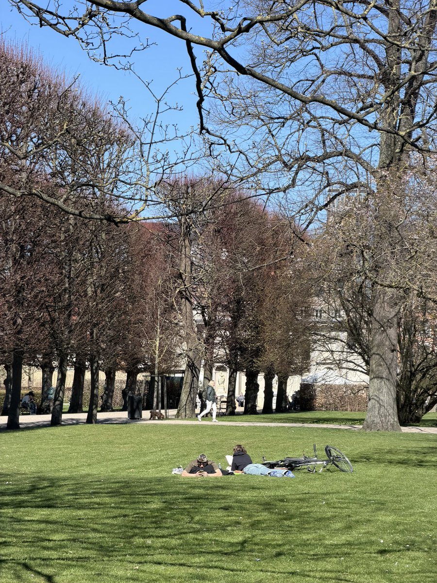 kxwwwwx's tweet photo. Copenhagen เป็นเมืองที่ตกหลุมรักแบบไม่รู้ตัว

ไม่ใช่เพราะมีแลนด์มาร์กเยอะที่สุด หรือหวือหวาที่สุด แต่เป็นเมืองที่ทุกอย่างดูลงตัวไปหมด 
ทั้งผู้คน บรรยากาศ จังหวะการใช้ชีวิต 
และความเรียบง่ายที่ทำให้รู้สึกสบายใจ
ที่สำคัญ หนุ่มๆงานดีมาก สูง เนี้ยบ แต่งตัวดี 

เป็นเมืองที่เดินไปเรื่อย ๆ ก็มีความสุขแล้ว และเป็นหนึ่งในไม่กี่เมืองที่ทำให้อยากกลับไปอีก 💓