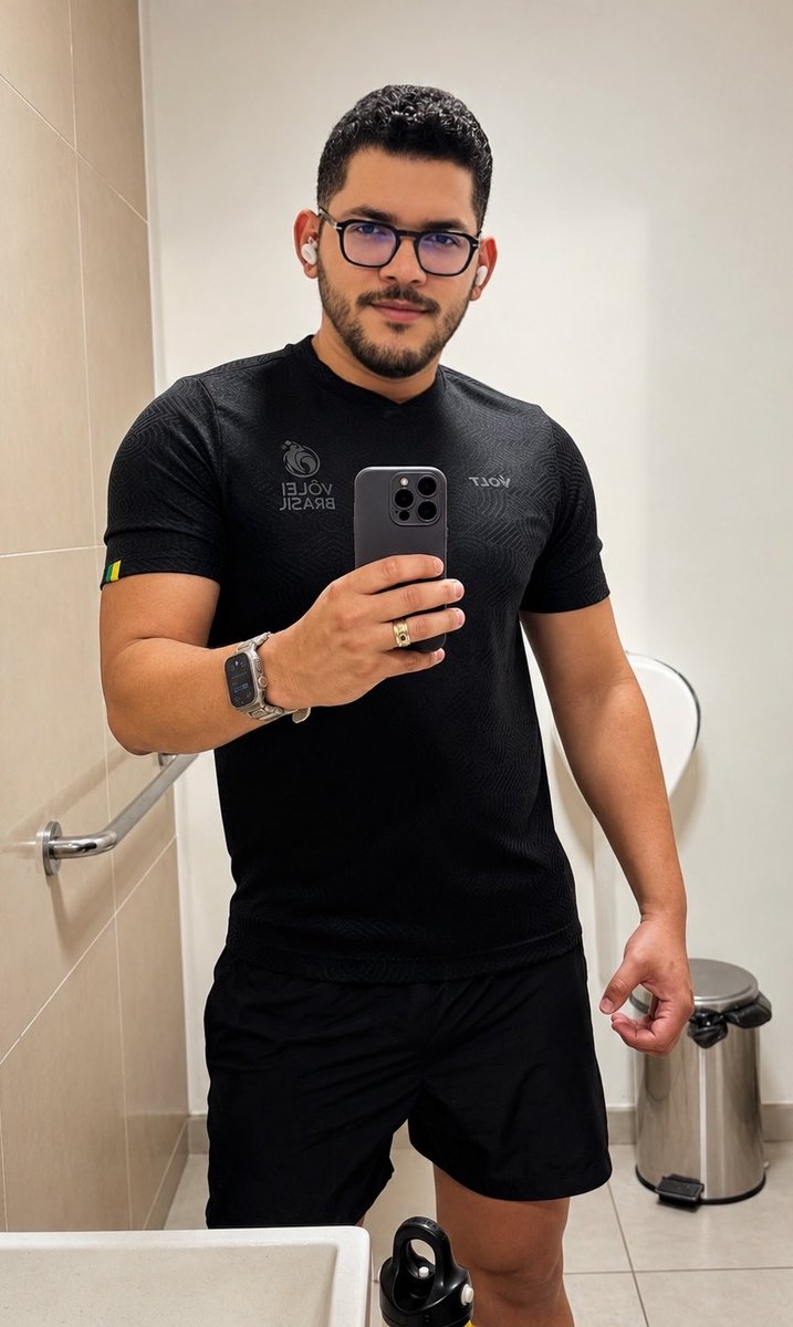 RealBernardo's tweet photo. Fui fraco na motivação, mas forte na teimosia. O treino tá PAGO #gym https://t.co/2cbQD13GAB