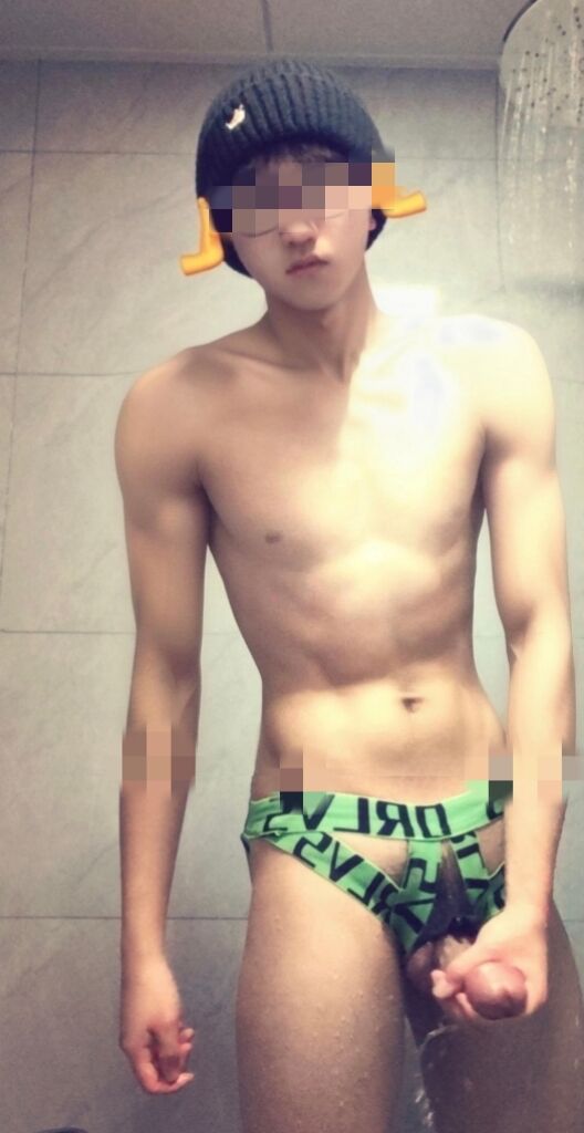 MuBeiLiROSE's tweet photo. 投稿曝光
男大肌肉贱狗
想被网调开发的无脑傻逼快来私信爹
#gonner #傻逼贱狗 #恶堕 #暴露 #男大 #傻逼 https://t.co/lglV4vP5ej