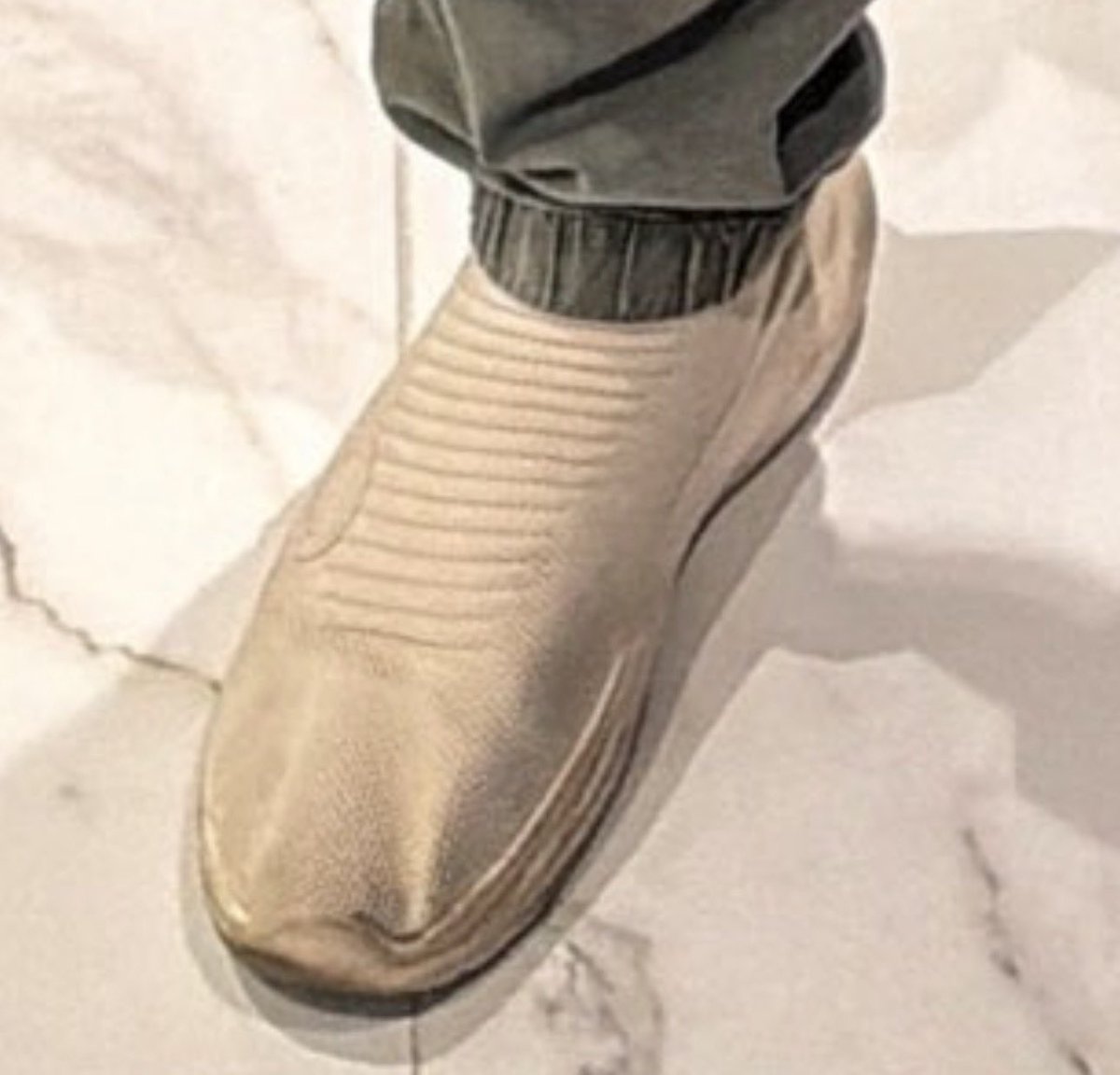 NotDogFinity's tweet photo. @APompliano @stoolpresidente Dave, get some better shoes https://t.co/ZWFCwu2hZG