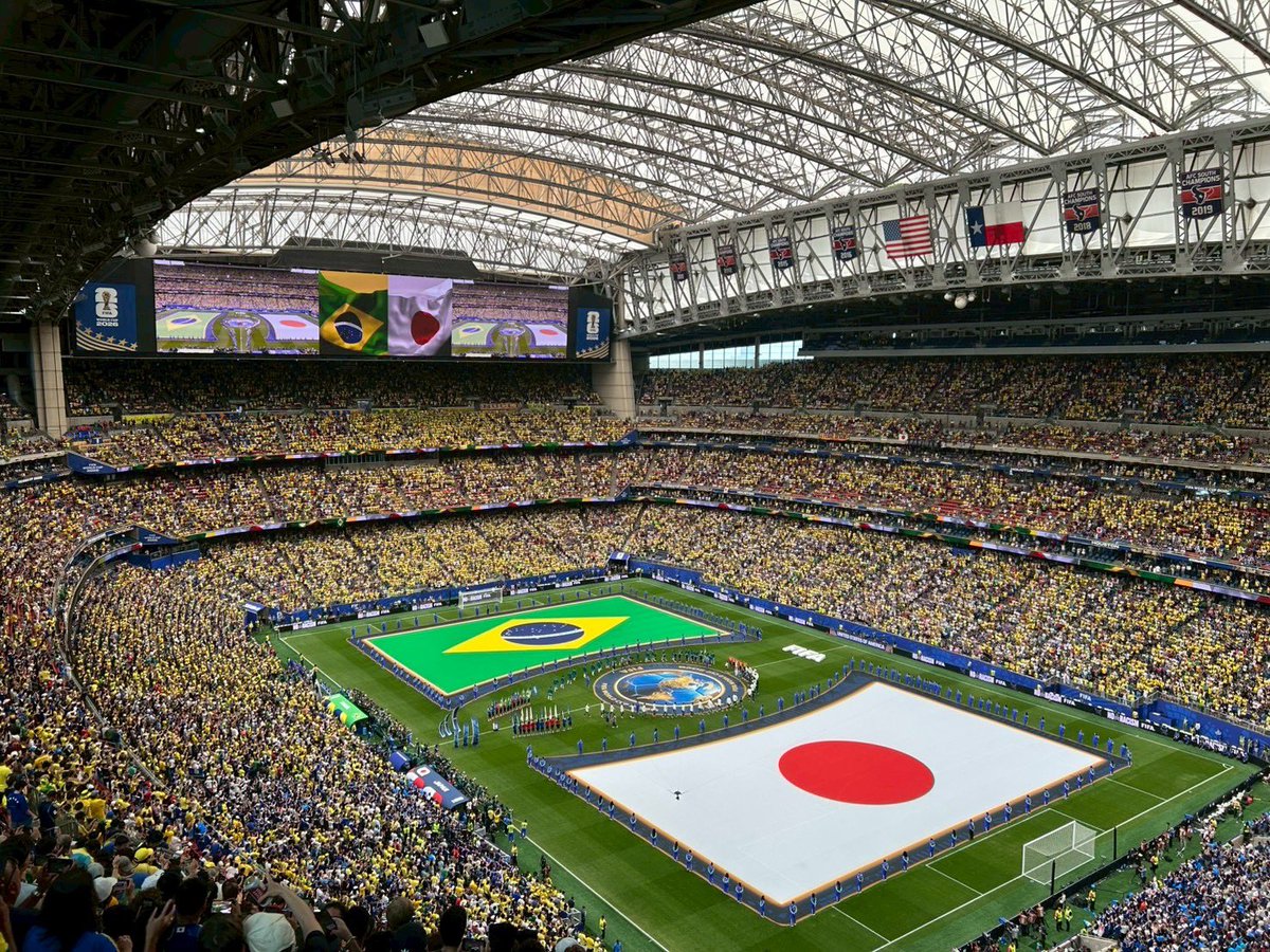 0925Today's tweet photo. 7年ぶりの海外旅行でW杯の現地観戦へ！

🇸🇪🇧🇷との試合を観ましたが、ブラジル戦の黄色に染まったスタジアムや逆転された時の地鳴りのような歓声は一生忘れないです。
勝ってたら、どんな気持ちになったんだろうな。

また必ず現地観戦して、日本代表の勝利を見届けたいと思います！ https://t.co/8NhE8c890O