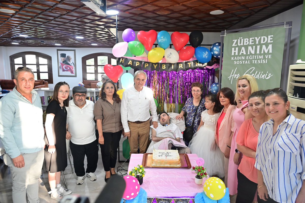 mesutkocagoztr's tweet photo. Geçtiğimiz günlerde Zafer Mahallemizdeki Halk Buluşmasında hemşehrimiz Nuray Ormancı, oğlu İsmet Ormancı’nın doğum gününü sağlıklı bir ortamda kutlamak istediğini söylemişti. 

İsmet evladımızın 20. doğum gününü, Zübeyde Hanım Sosyal Tesisimizde hep beraber kutladık. 

Kepez’de güçlü bağları olan büyük bir aileyiz. Sevgili İsmet ve ailesinin bu güzel anını paylaşmak bizim için büyük mutluluk oldu. Nice güzel yaşların olsun. İsmet.