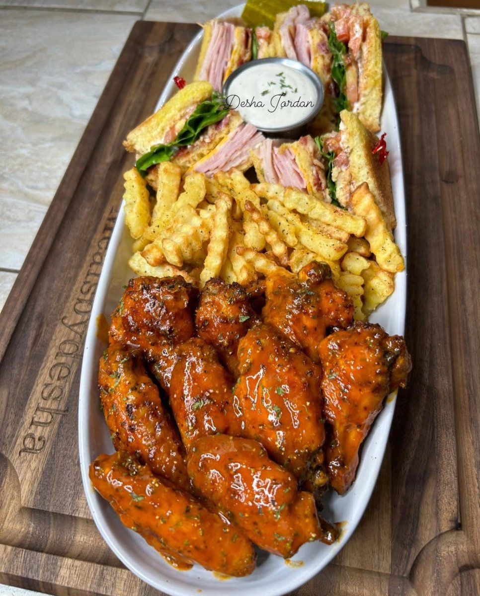 FoodPleaser's tweet photo. Wings, Fries, and Club Sandwiches https://t.co/q5fuMrX0KC