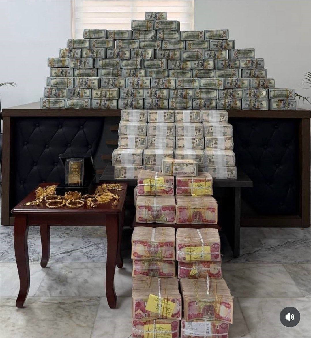 eshaghalinejad's tweet photo. یک رسوایی بزرگ برای رژیم ایران در عراق + یک یادآوری تاریخی از اموال مجاهدین
بیرون ریختن اندكی از پولهای دزیده شده توسط عوامل و مزدوران رژیم در #عراق
یک مقام امنیتی عراق به العربیه گفت:  یورش‌ها به دلیل فساد انجام شده و بخشی از «کمپین بزرگ‌تر» علیه «تامین مالی گروه‌های مسلح و قاچاق دلار و نفت ایران» است
رسانه حکومتی رویداد ۲۴ : در بغداد چه خبر است؟ نخست‌وزیر عراق وعده داده با فساد مبارزه کند و انحصار سلاح را  به دولت بازگرداند. مواضعی که مستقیماً گروه‌های شبه‌نظامی مورد حمایت #ایران را  تحت فشار قرار می‌دهد
یك یادآوری تاریخی
سازمان #مجاهدین خلق ایران پس از اشغال عراق در سال ۱۳۸۲ پیوسته دزدیهای عوامل رژیم در عراق را همراه با لیست ۳۲ هزار از مزدوران نیروی تروریستی قدس افشا كرده است.
دزدیها شامل ۶۵۰ میلیون دلار مصادره دارایی‌ها و اموال مجاهدین در اشرف نخستین و در لیبرتی بود كه اسناد آن بارها در اطلاعیه های متعدد و سپس بطور سرجمع در كتاب اموال در ۷۳۵ صفحه منتشر شده است
#نه_شاه_نه_شیخ