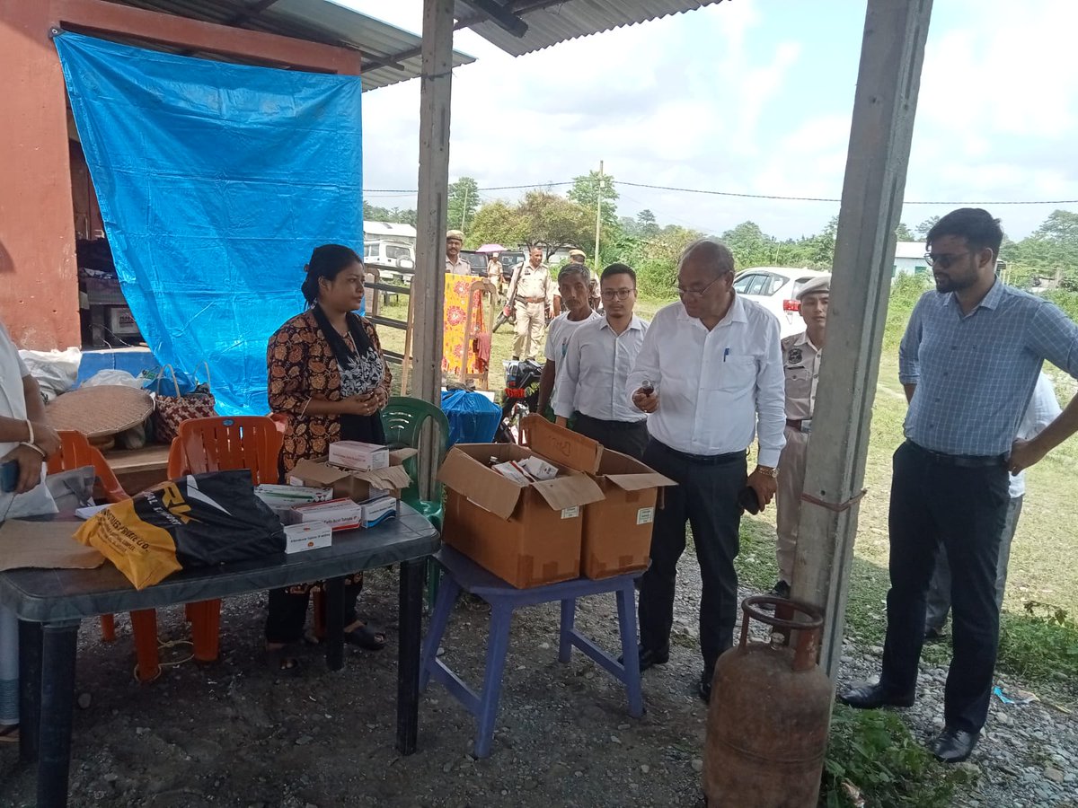 ChirangDc's tweet photo. Shri Gakul Chandra Brahma, District Commissioner of Chirang, visited a relief camp at Shishubari LP School, interacting with inmates about flood relief and related issues. https://t.co/hbYSx3e6o9