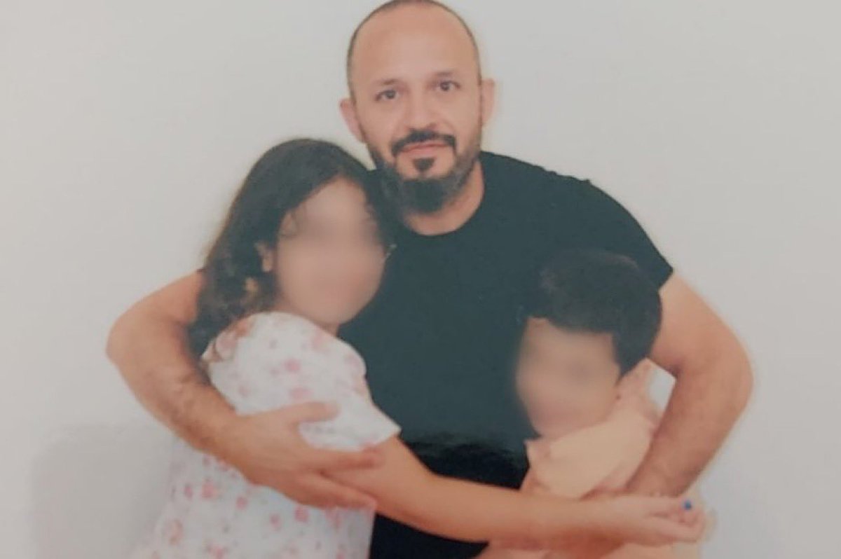 Hapisedilnler's tweet photo. Anadolu Üniversitesi Güzel Sanatlar Fakültesi İç Mimarlık Bölümü’nde görev yaparken KHK ile ihraç edilen akademisyen Emre Uysal (45), 19 Eylül 2022’den beri tutuklu.
@myeneroglu 
@avidrissahin 

Tenkil DevamEdiyor
#NatoyaKurbanAranıyor
#niyeböyle #KoruyucuAilem https://t.co/8uBcAEzTZE