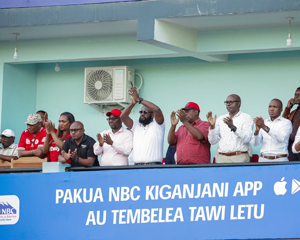 SimbaSCTanzania's tweet photo. Kwa Wanasimba wote, ASANTENI SANA 🙌

Ligi Kuu tumemaliza, lakini bado tuna nafasi ya kukamilisha msimu wa 2025/26 tukiwa na ubingwa. Malengo, nguvu, dua na kila tunachoweza kufanya ni katika mchezo wa Jumamosi wa fainali ya Kombe la Shirikisho. Kila mmoja akae mguu sawa kwa mchezo huu mkubwa na muhimu kwetu. #NGUVUMOJA