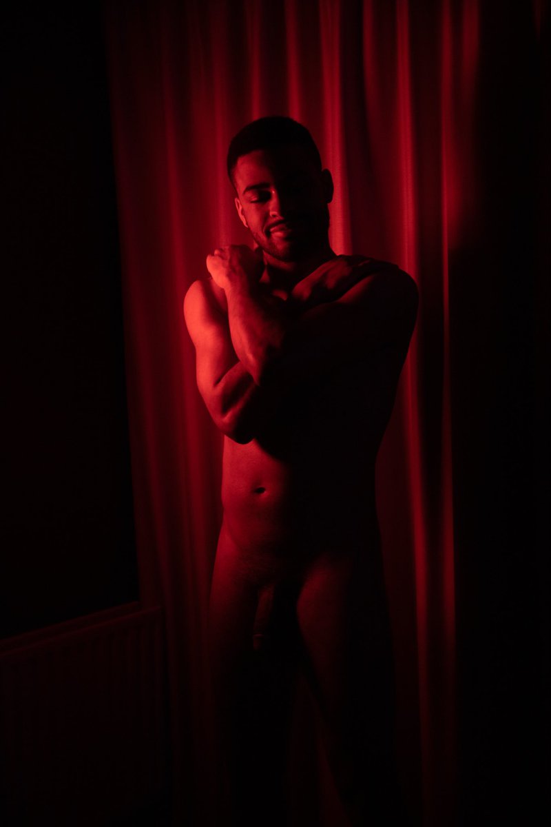 JRPhotoLondon's tweet photo. Fun playing with light with Luke. Shooting again soon 👀📸 https://t.co/ePYaXM8Ai5